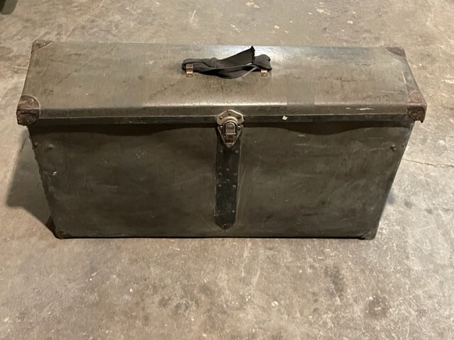 Vintage Set of 2 UnNamed Large Photo Flood Lights with case and bulbs