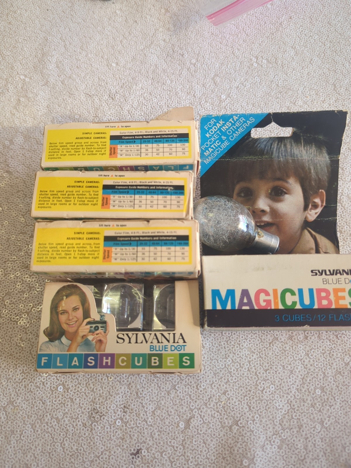 Lot Of 6 Flash Cubes Sylvania Blue Dot