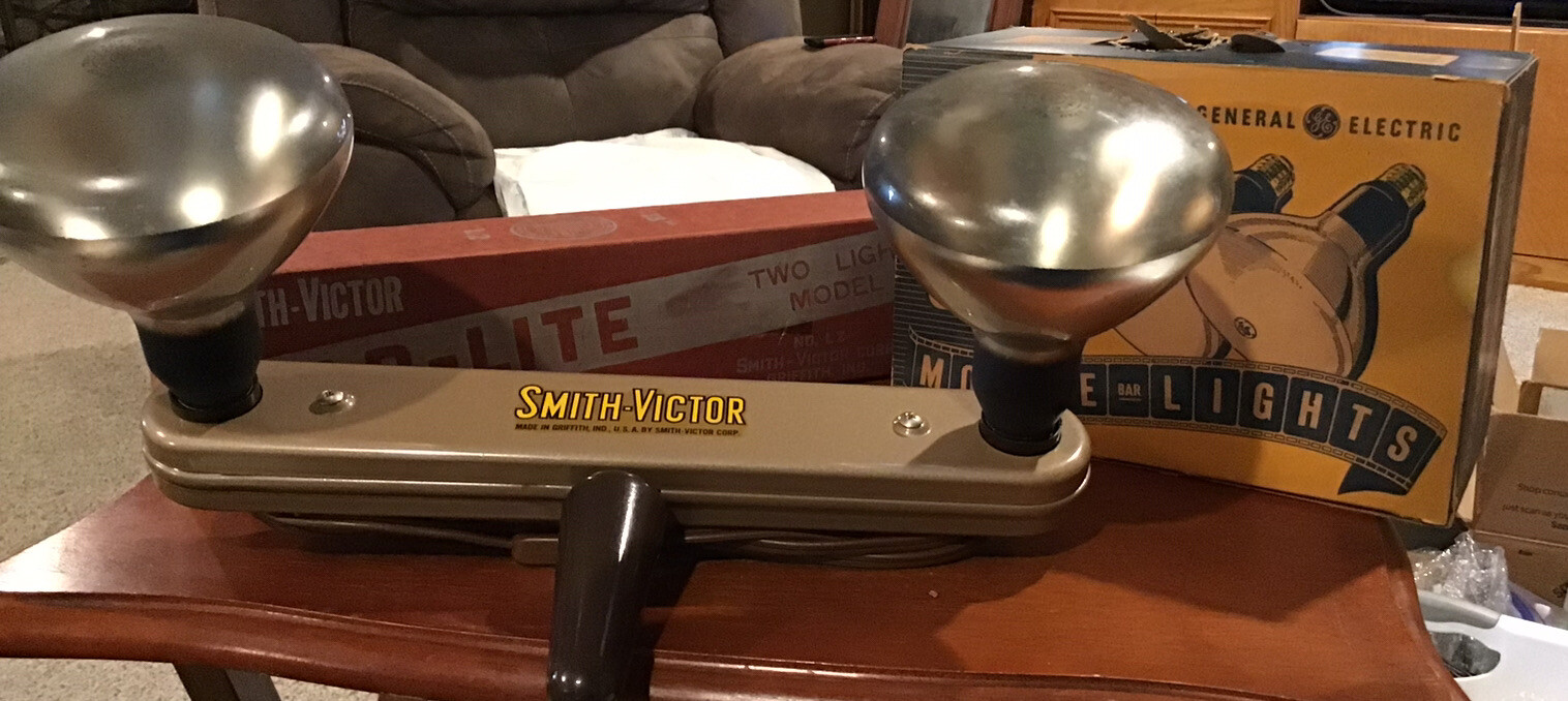Vintage Smith-Victor Bar-Lite Photo Light Bar & General Electric 375 Watt Bulbs.