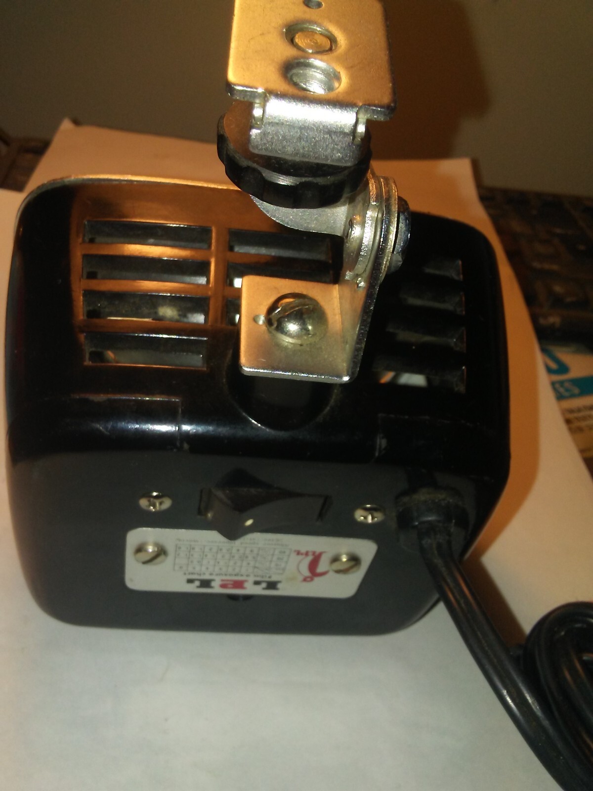 Vintage LPL Co Camera Flash Unit with working bulb cord and braket