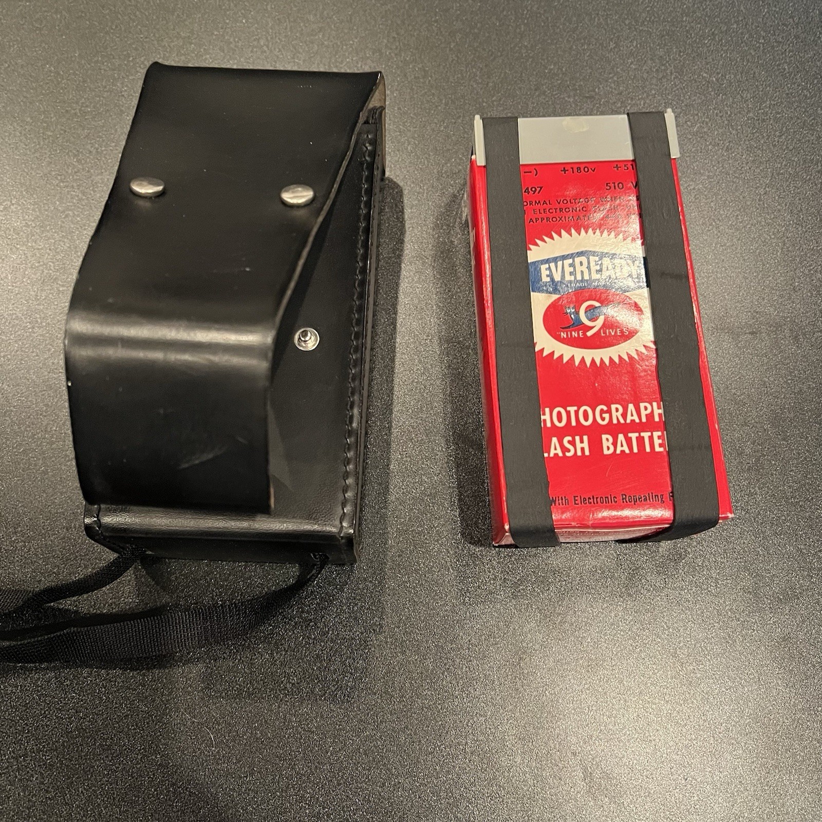 Vintage Eveready 9 Volt Black Cat Battery For Camera Flash Carrying Case