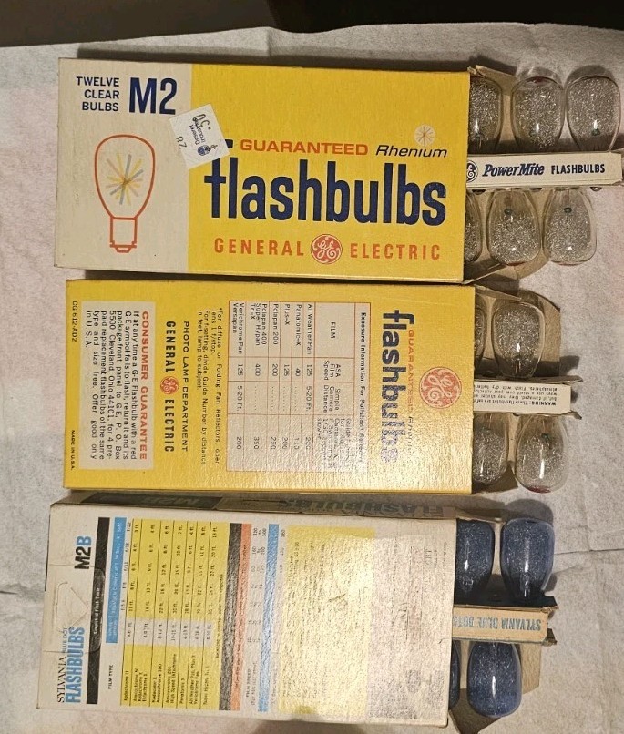 5 Boxes GE BLUE DOT FLASHBULBS M3B + SYLVANIA M3B + M2 10 Boxes in Lot
