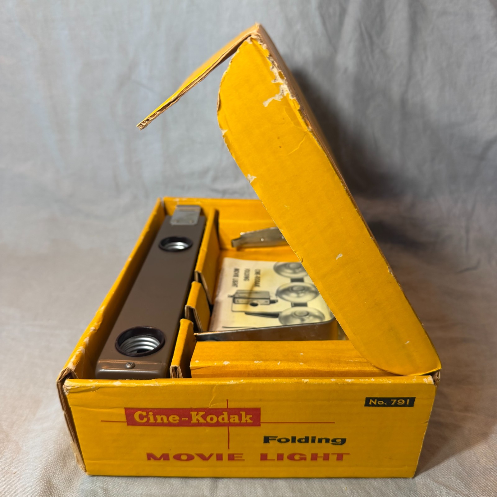 Kodak Cine Kodak Folding 4 Lamp Movie Camera Light Tested w Original Box 8mm