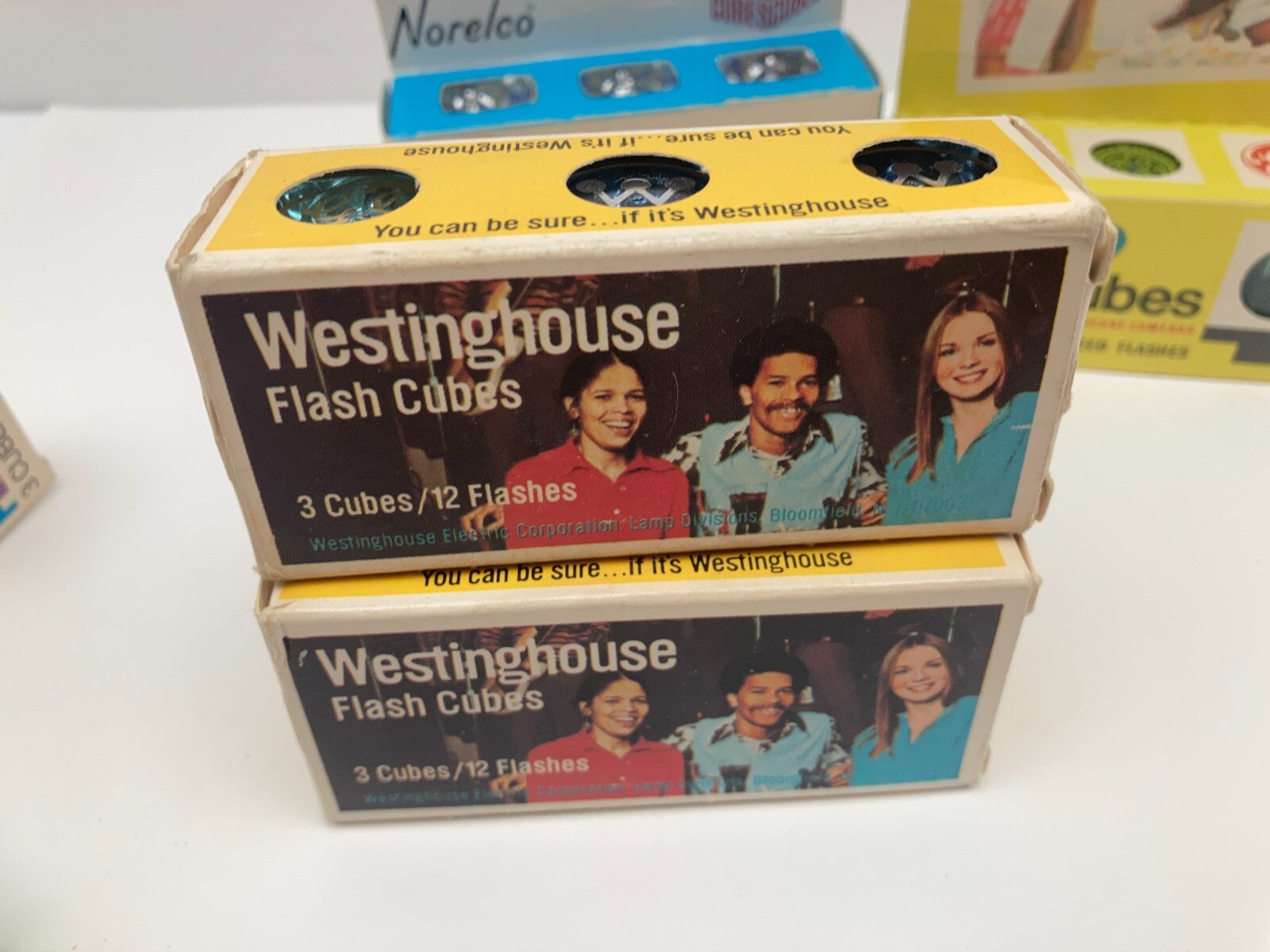 New Vintage GE Westinghouse and Norelco Flash Cubes 4 Packs Plus Some Loose Ones