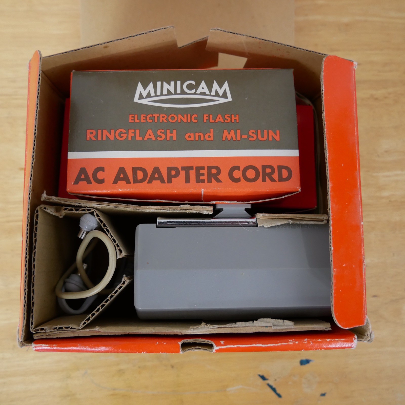 Vintage MiniCam Electronic Flash Mi-Sun Camera Flash AC Adapter Battery Case