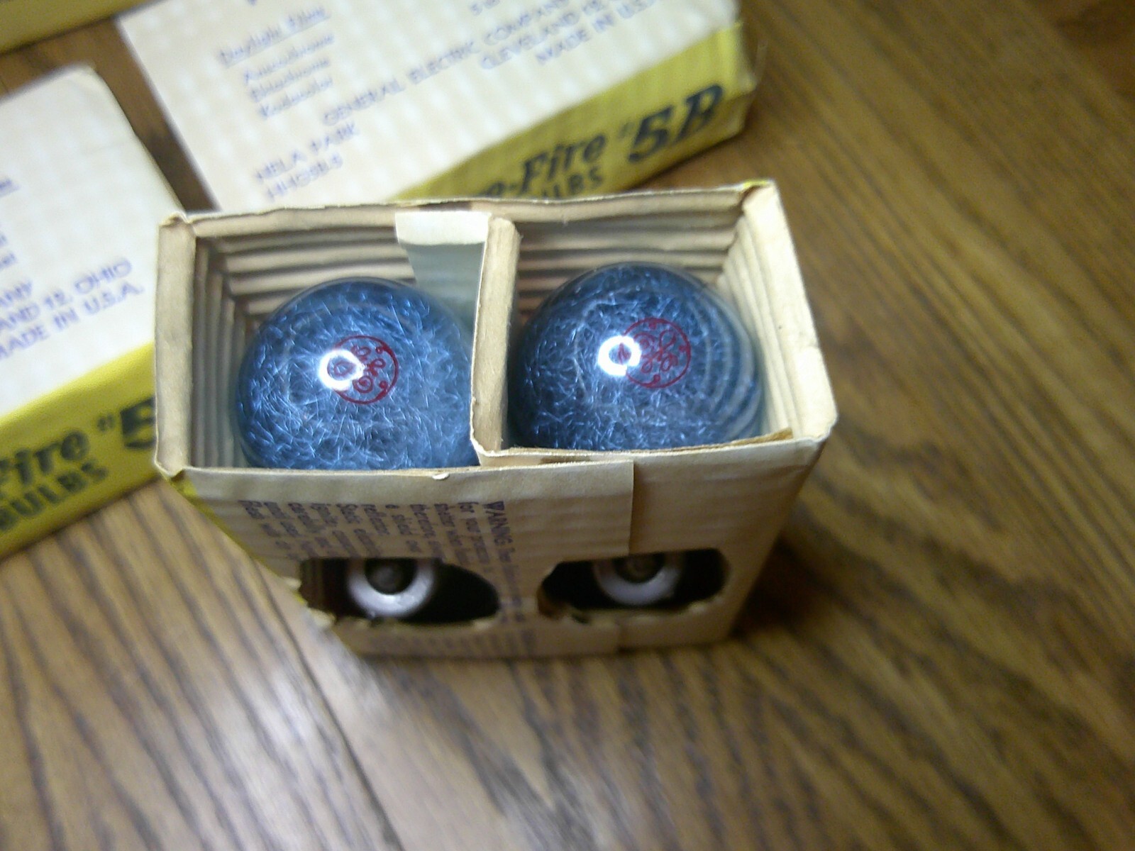 Vintage General Electric flashbulbs sure-fire # 5B in original box 12 bulbs Z18