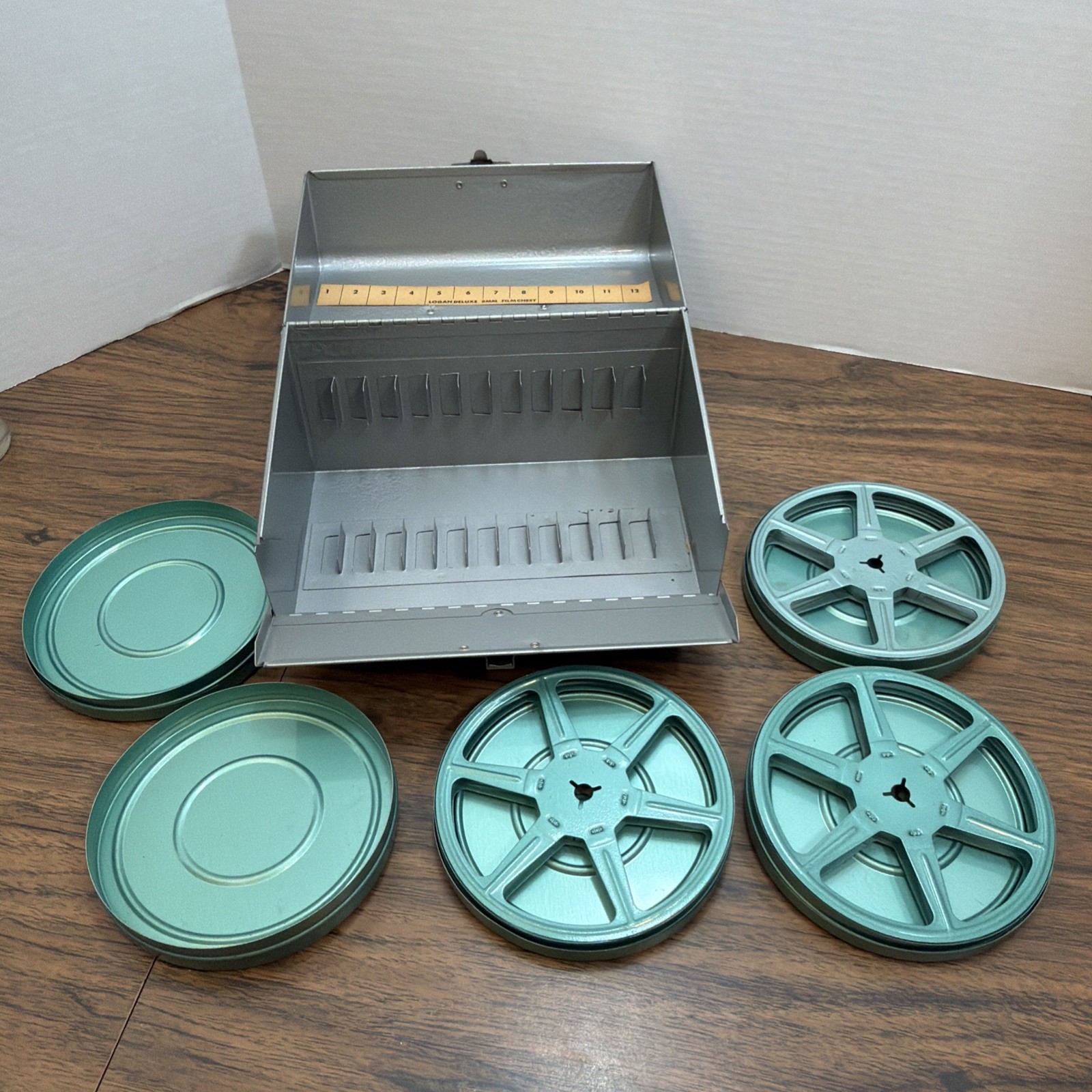 Logan Deluxe 8MM Film Chest With 5 Cans and 3 5” Reels Metal Vintage
