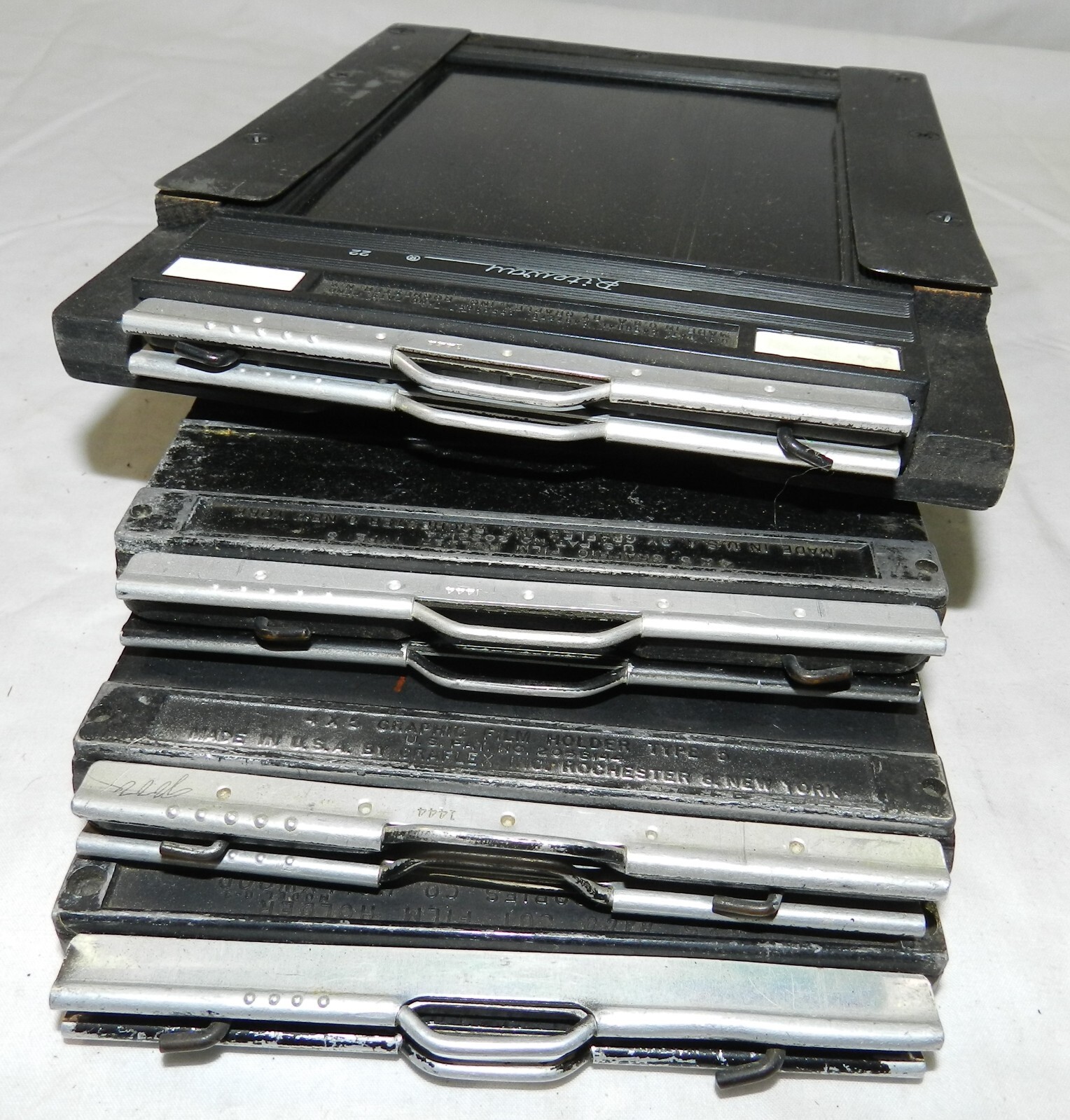 4 Vintage 4″ X 5″ Film Holders – 2 Type 5 – 1 Model B-3 – 1 Odd one