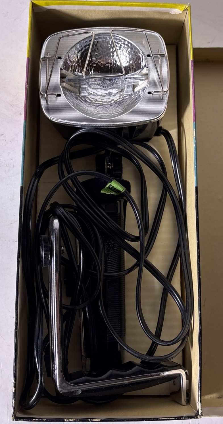 VINTAGE SYLVANIA SUN GUN II MOVIE LIGHT MODEL SG-55 In BOX
