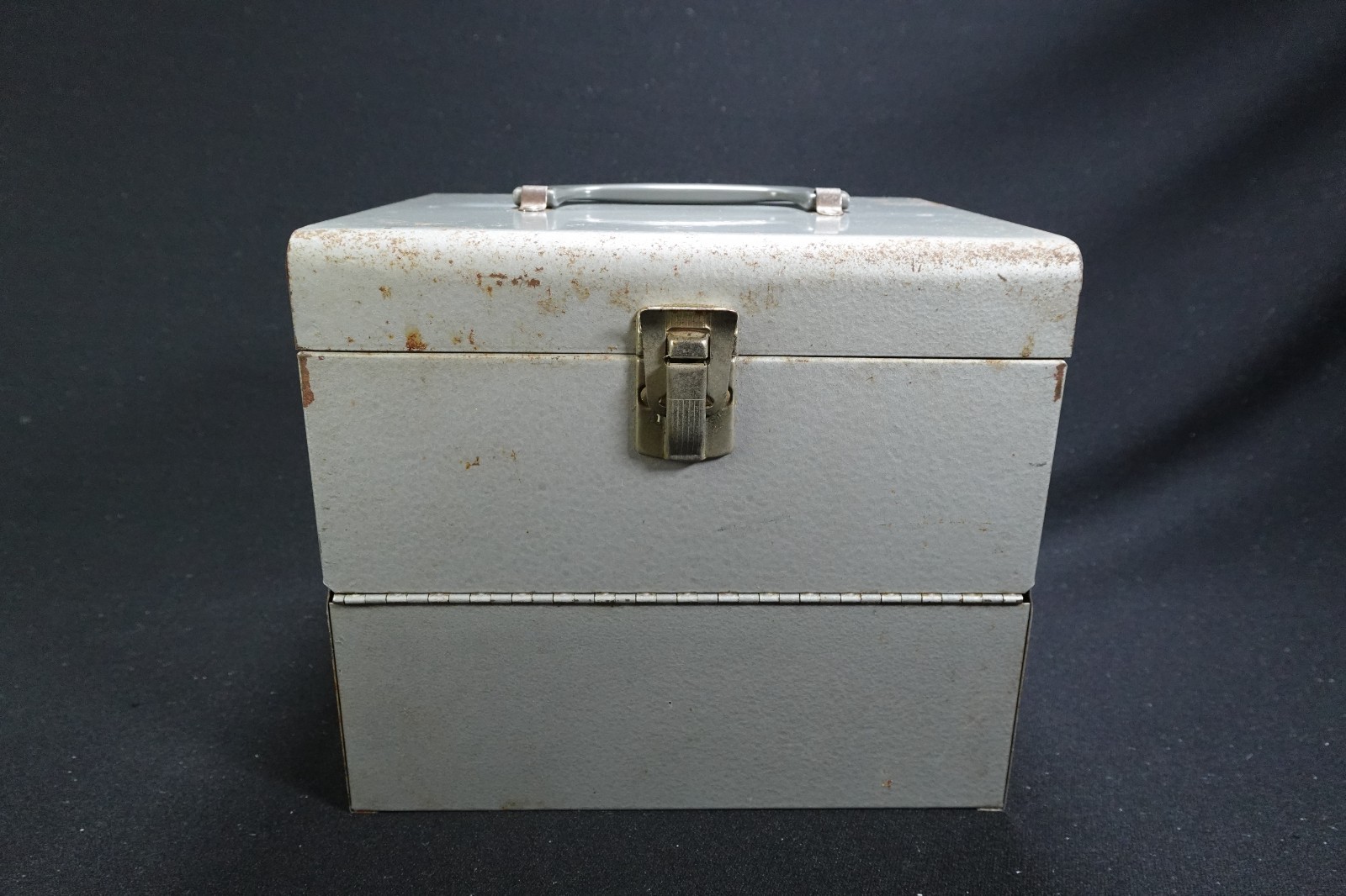 1960 Logan De Luxe Movie Reel Chest 11 – 8MM Cans/ EmptyContainers Only No Reels