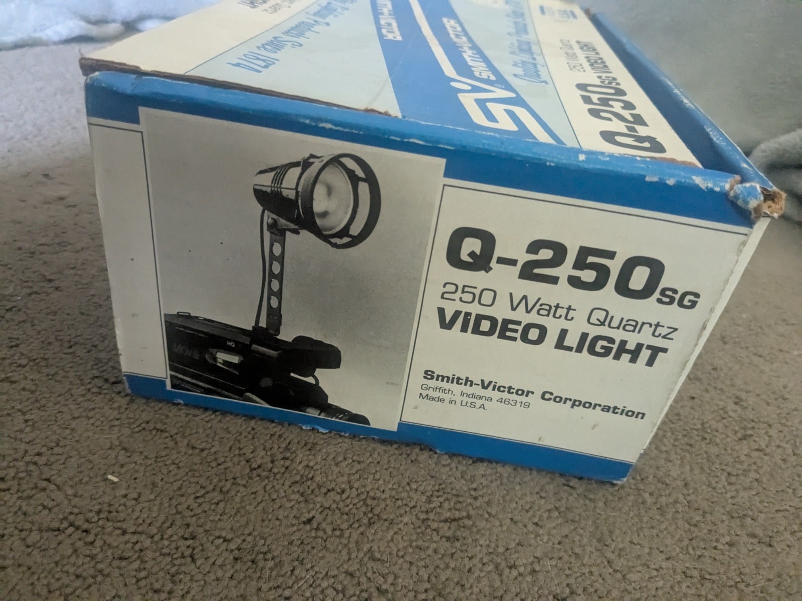 Sears Smith Victor Model Q-250 Plug In Movie Light- Vintage – Works