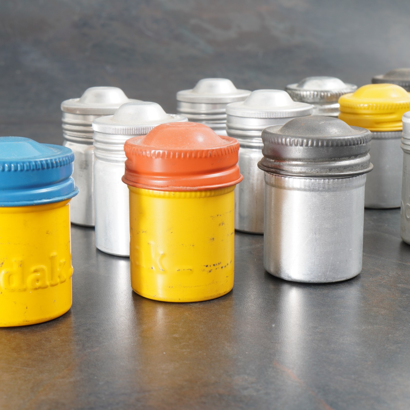 -LOT OF 15 VINTAGE 35MM METAL FILM CANISTERS, KODAK, ANSCO, ADOX, UNBRANDED