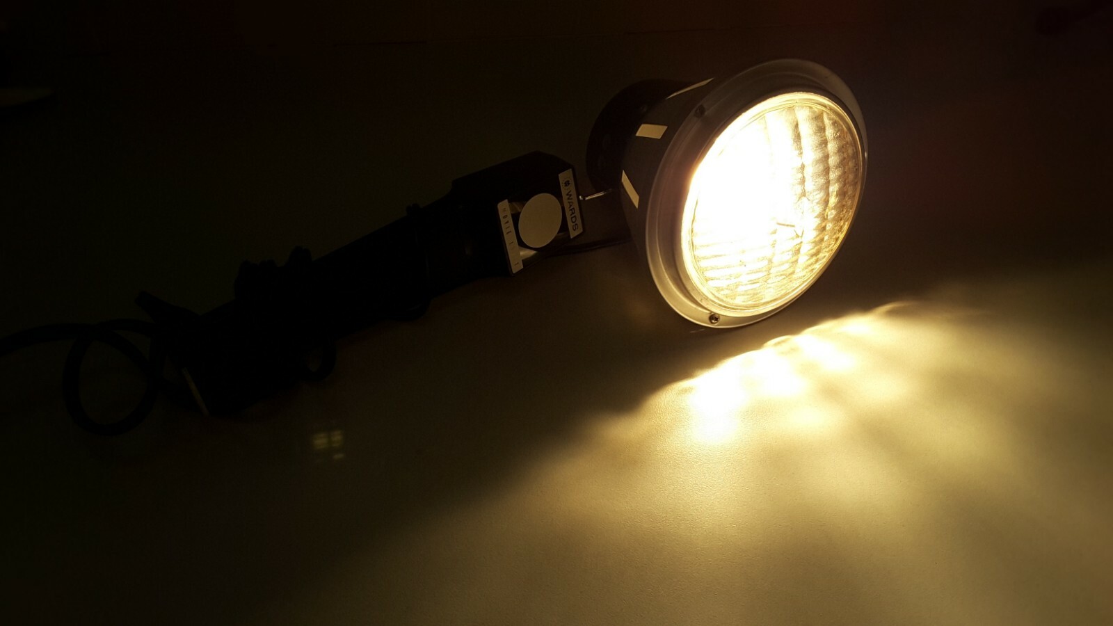 Vintage Montgomery Wards Movie Light, Twin Beam – Flood or Spot 67-3284, Working