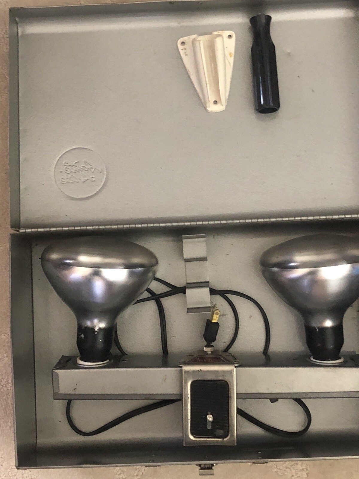 ACME MOV-E-LITE Movie Lighting Bar – 2 Bulb – Tested – Metal Case Grip