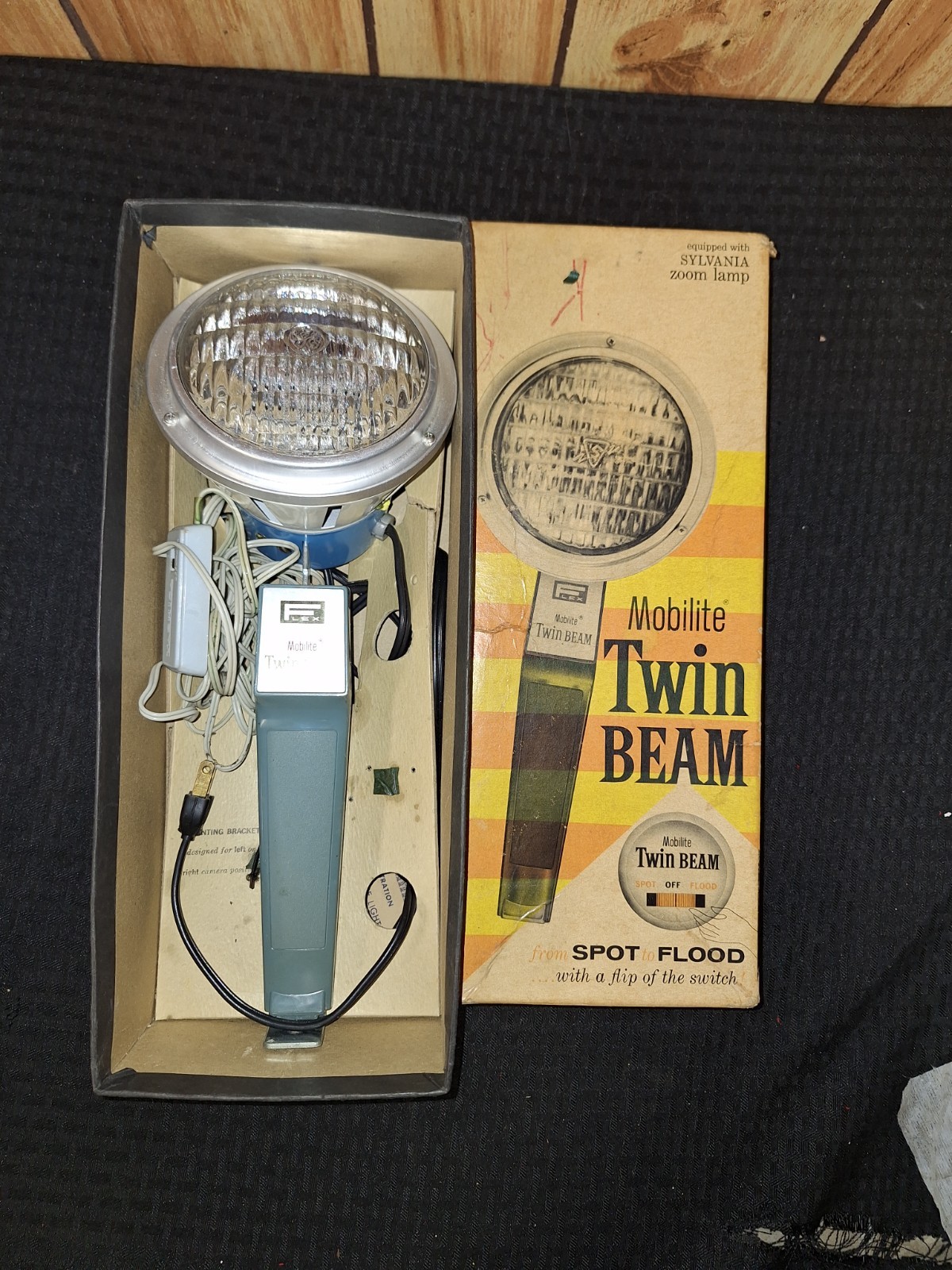 MOBILITE Twin Beam FLOOD/SPOT Light SYLVANIA ZOOM Lamp 3400 K For Home Movies
