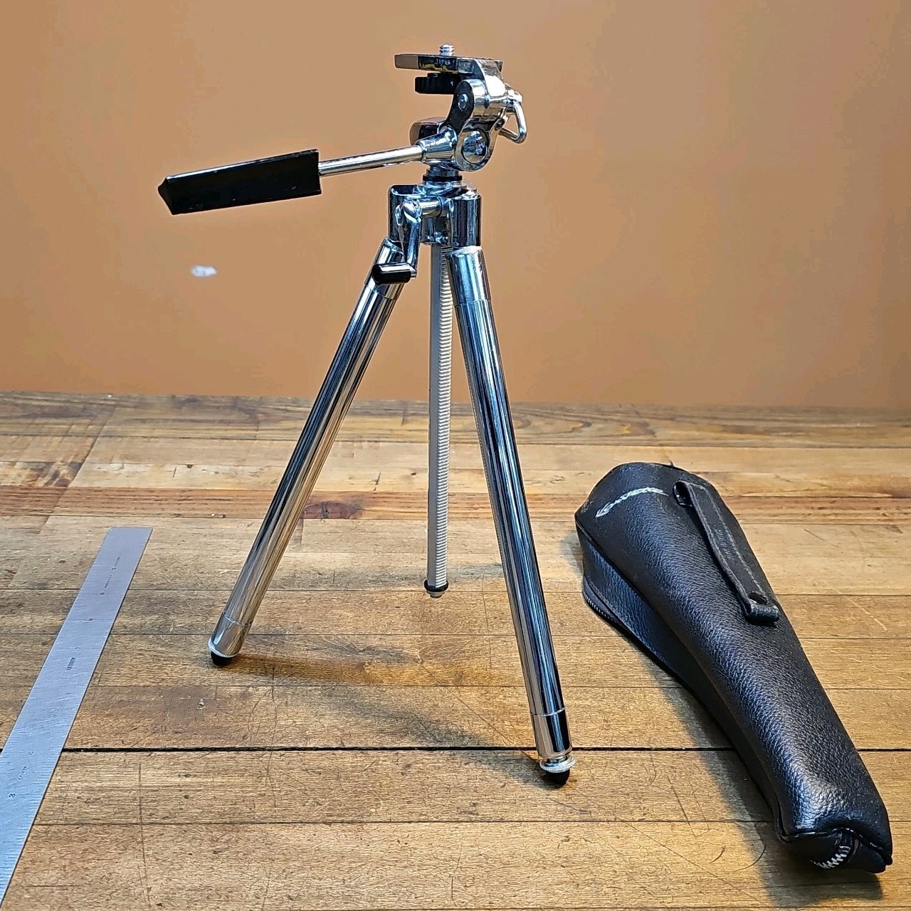 E.J. Korvette Deluxe Elevating Tripod 12″-48″ Photography Videography Vintage