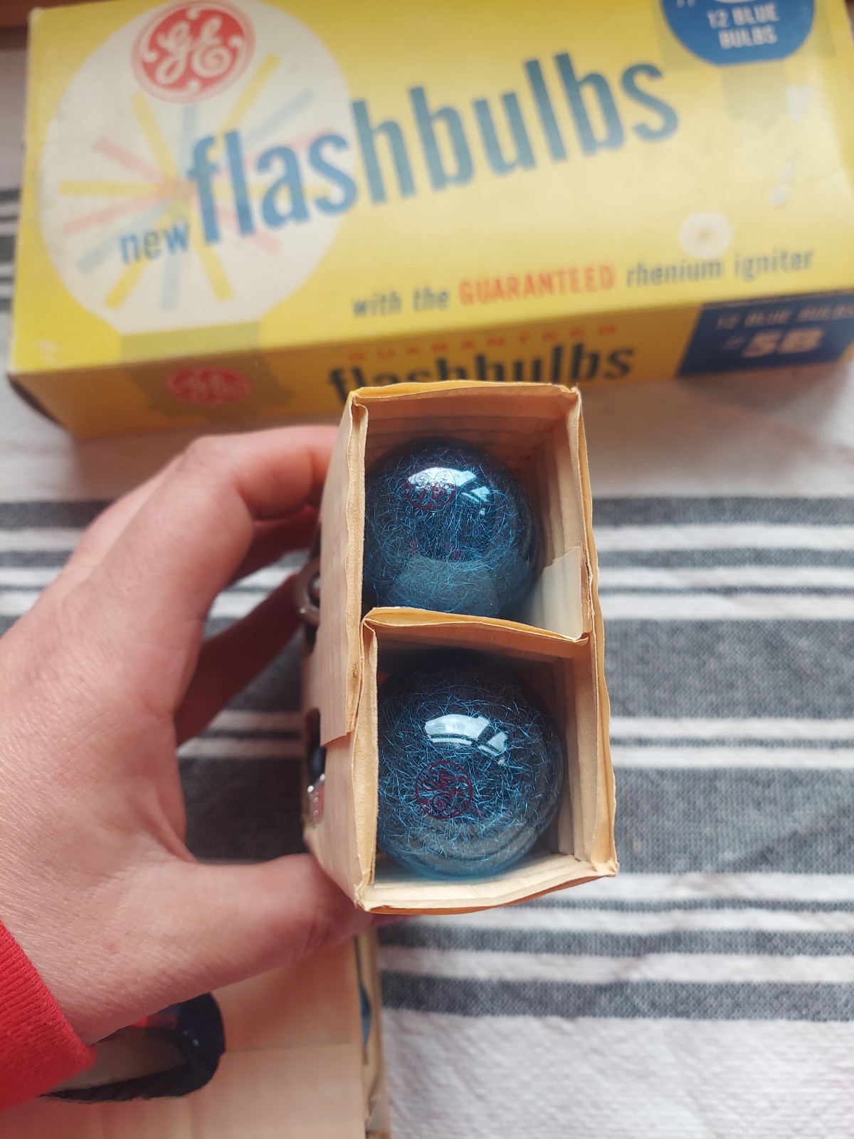 Vtg GE #5B Blue Flashbulbs With Rhenium 8 Pieces