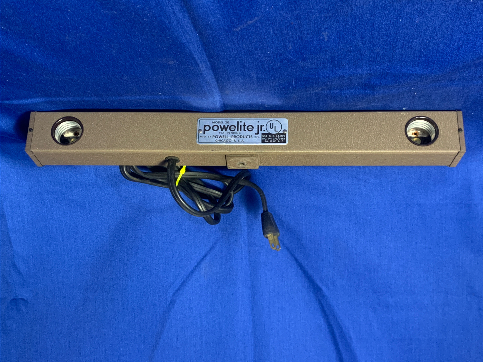 Vintage Powell Products Powerlite Jr. Model 20 Tripod Mountable Light Bar