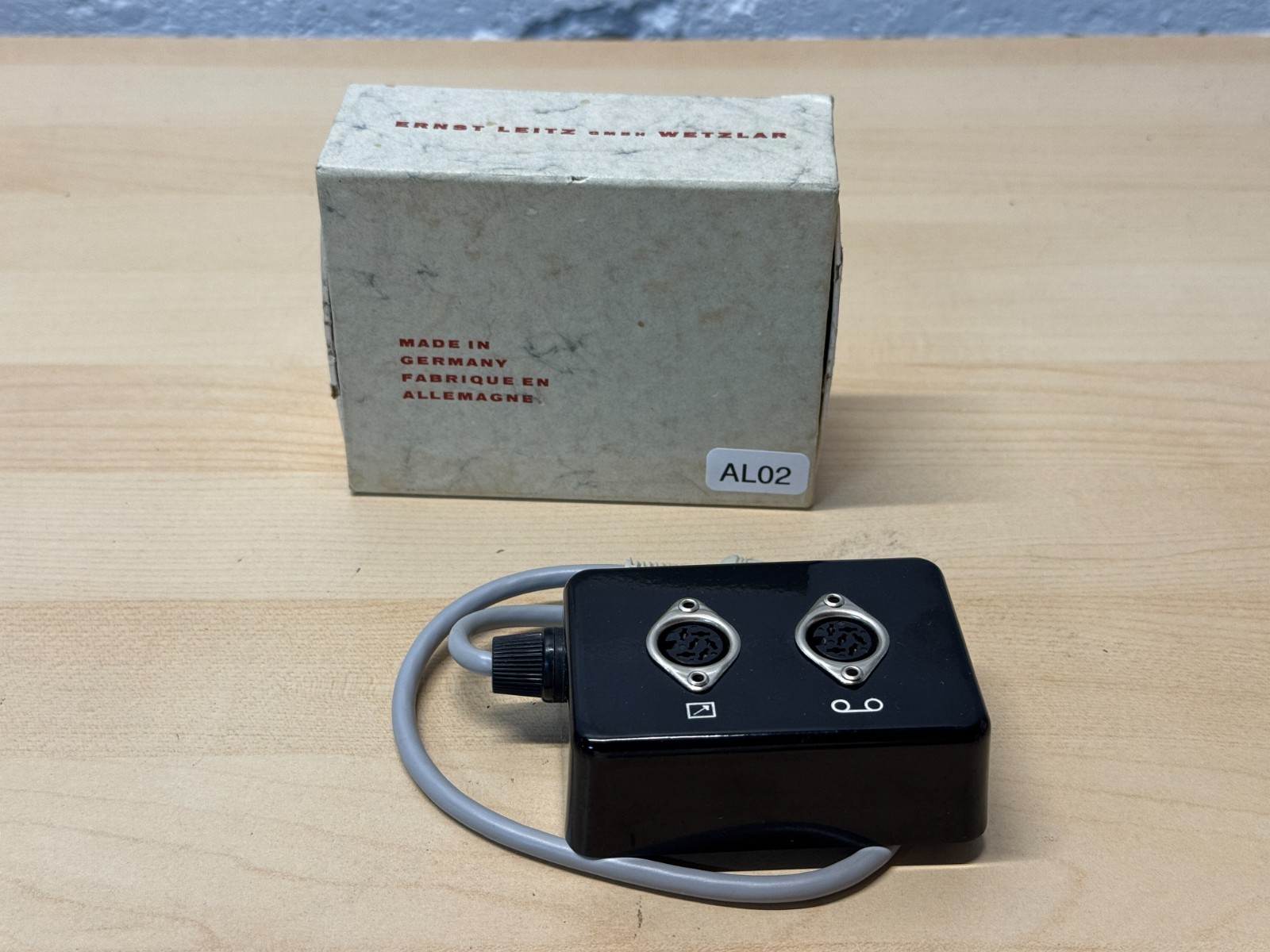 Mint Leitz GMBH Wetzlar 31-58.084 Leica Pradovit Tape Recorder Sync Box (AL02)