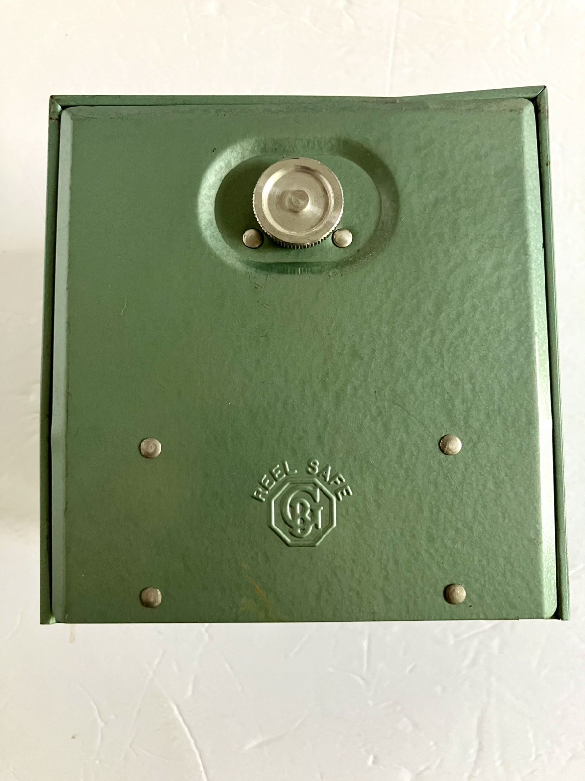 Vintage GB Reel Safe 8mm film reel storage metal case carrier made in USA green