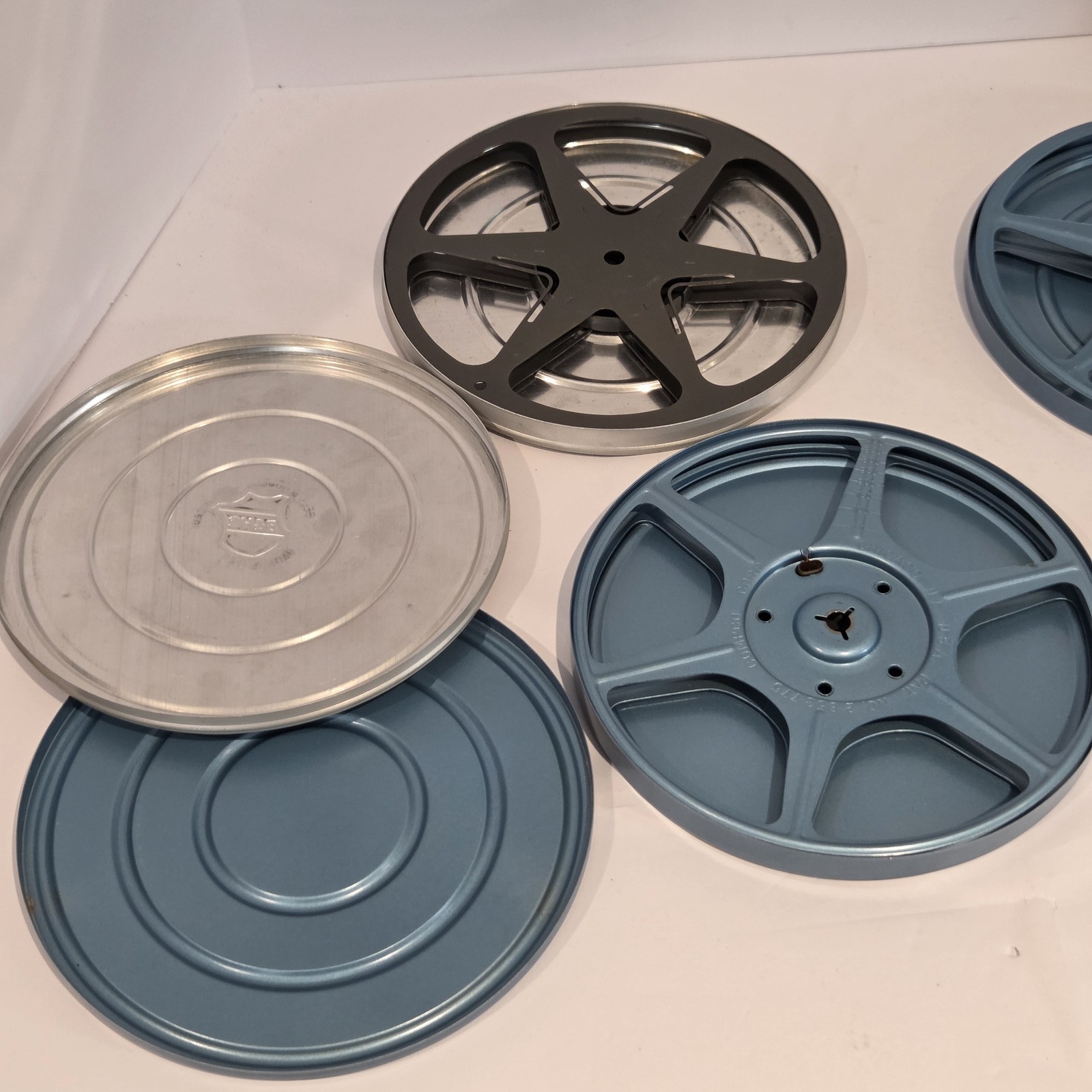 Vintage Compco Corp 8mm EMPTY Film Reels + Canisters Lot of 4 Blue Silver Metal
