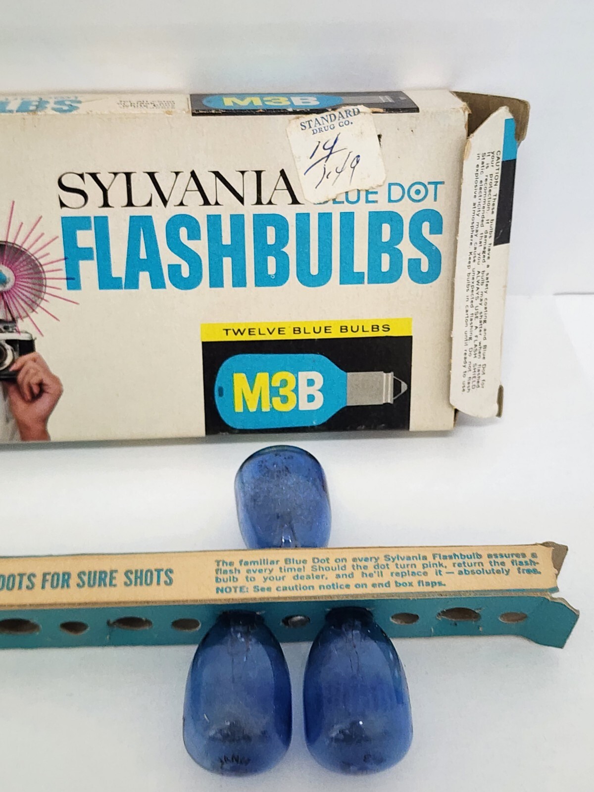 Vintage Sylvania/GE Flashbulbs Blue Dot M3, M3B – 14 Bulbs 3Blue 11 Clear Box