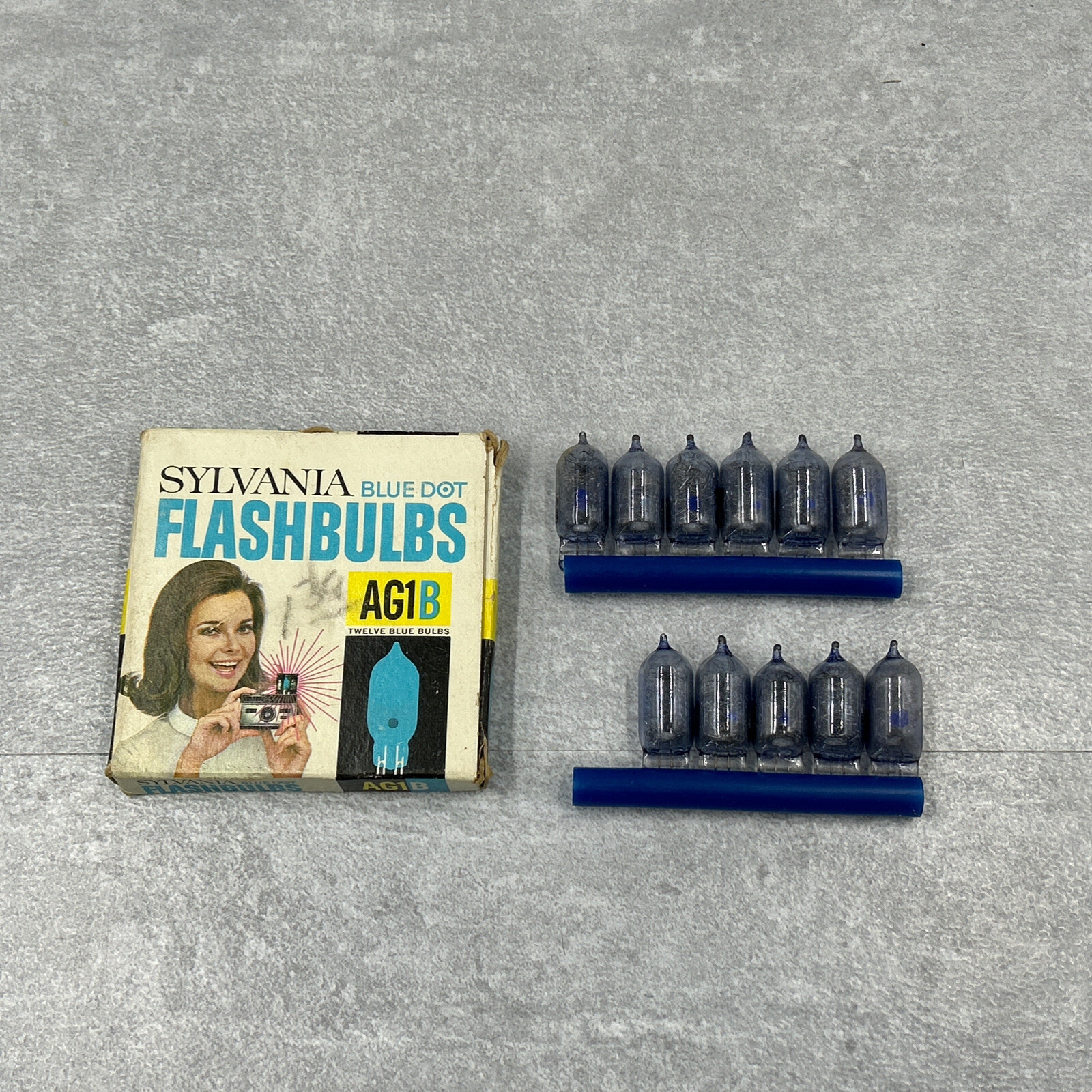 Vintage Sylvania Blue Dot Flashbulbs AG1B Old Stock 11 Bulbs