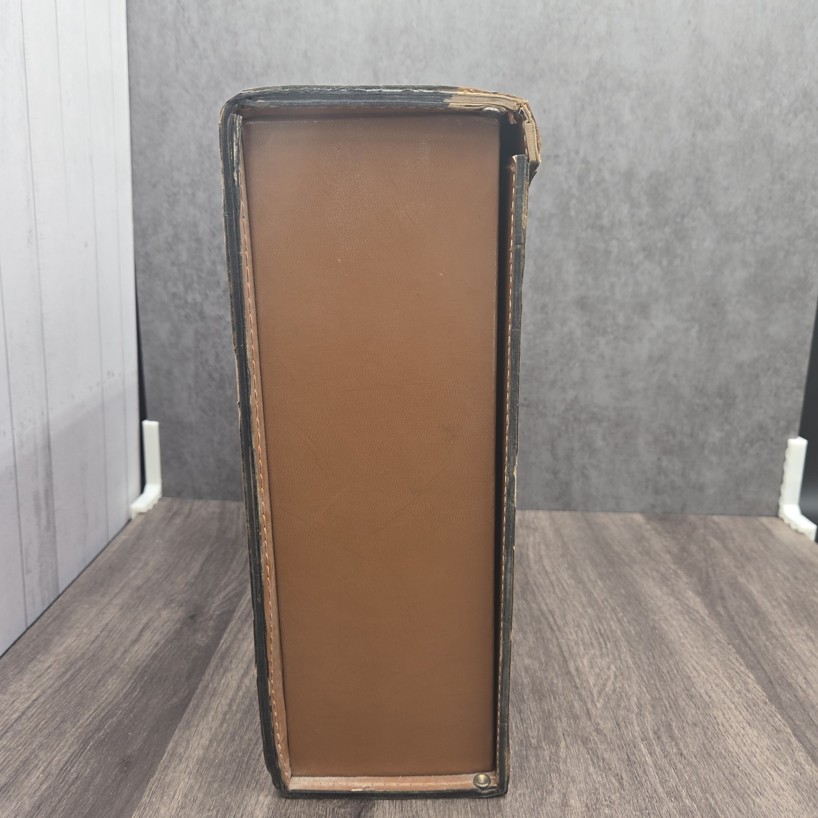 Vintage Harwood Movie Light Bar in Case – Retro Photography Film Lighting