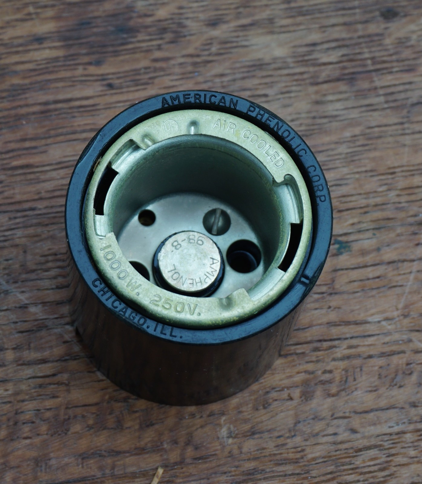 RCA #47588 Socket (Lamp). Med Prefocused. 1000w / 250v. New, Old Stock