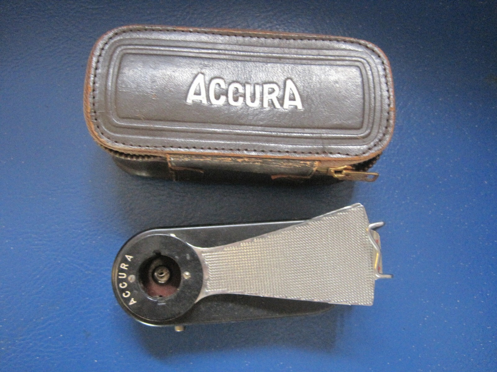 Vintage Accura Fan Flash Dial with original Carry Case Made in Japan