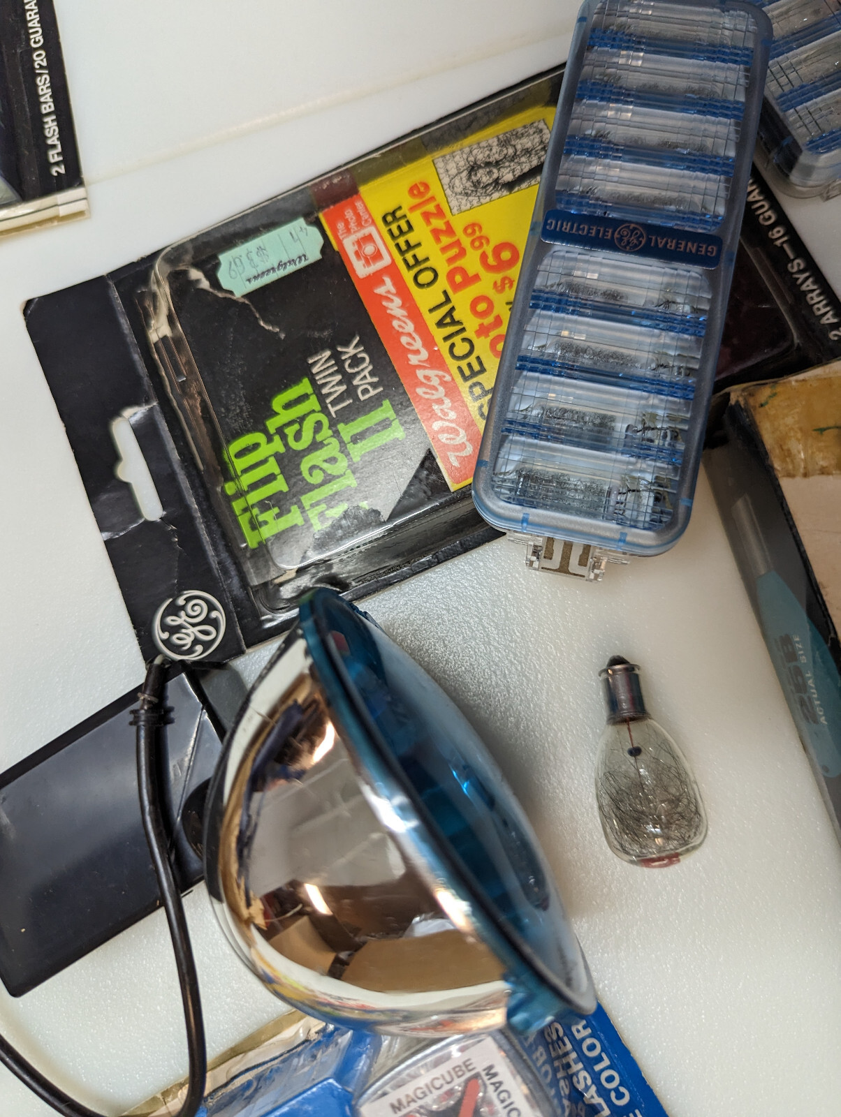 Vinitage Camera Flash Bulb Lot Dura Blue Spot Class M Bar GE