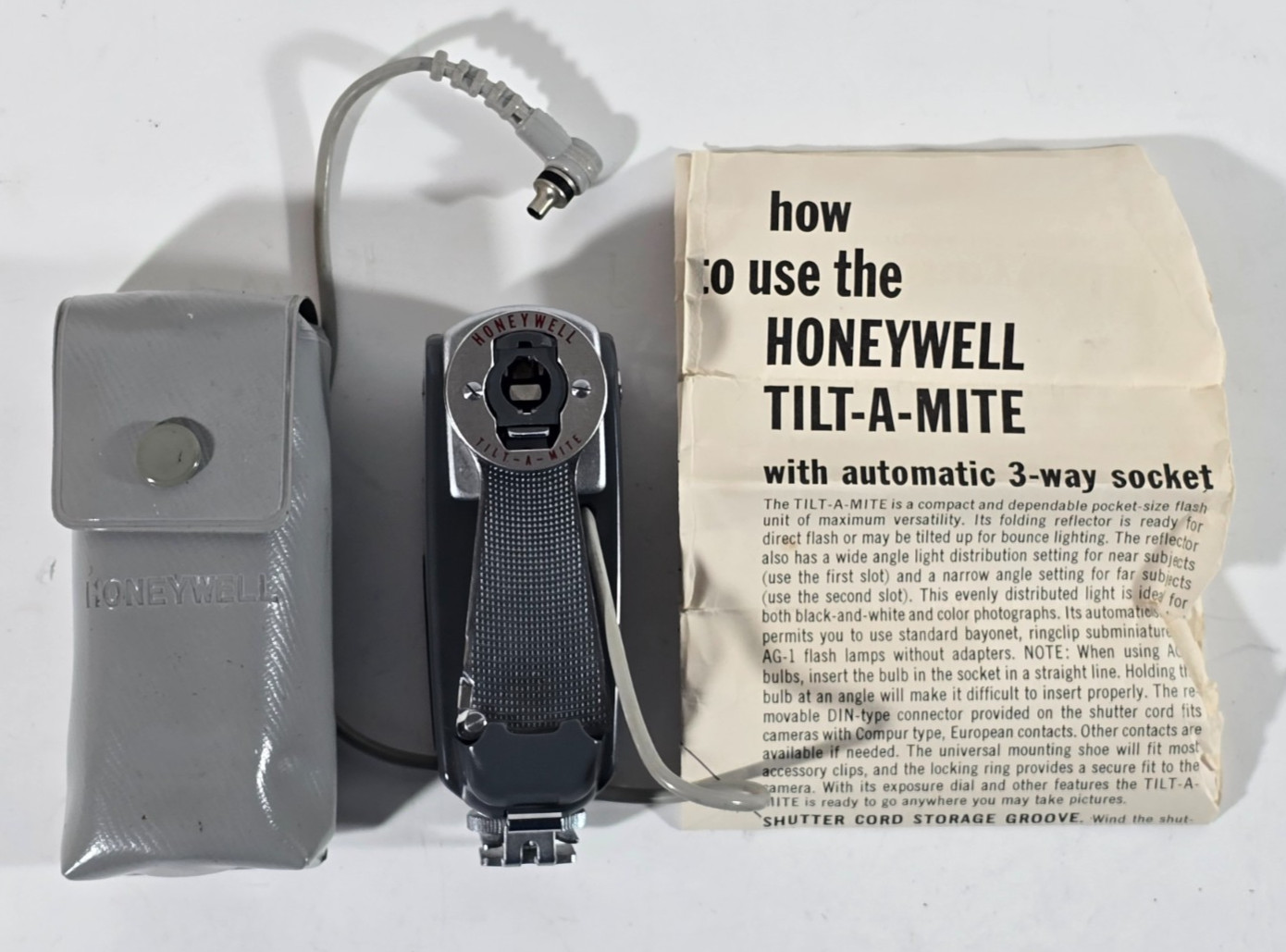(MINT) Vintage Honeywell Tilt-A-Mite Flash Unit With Case and Instruction Manual