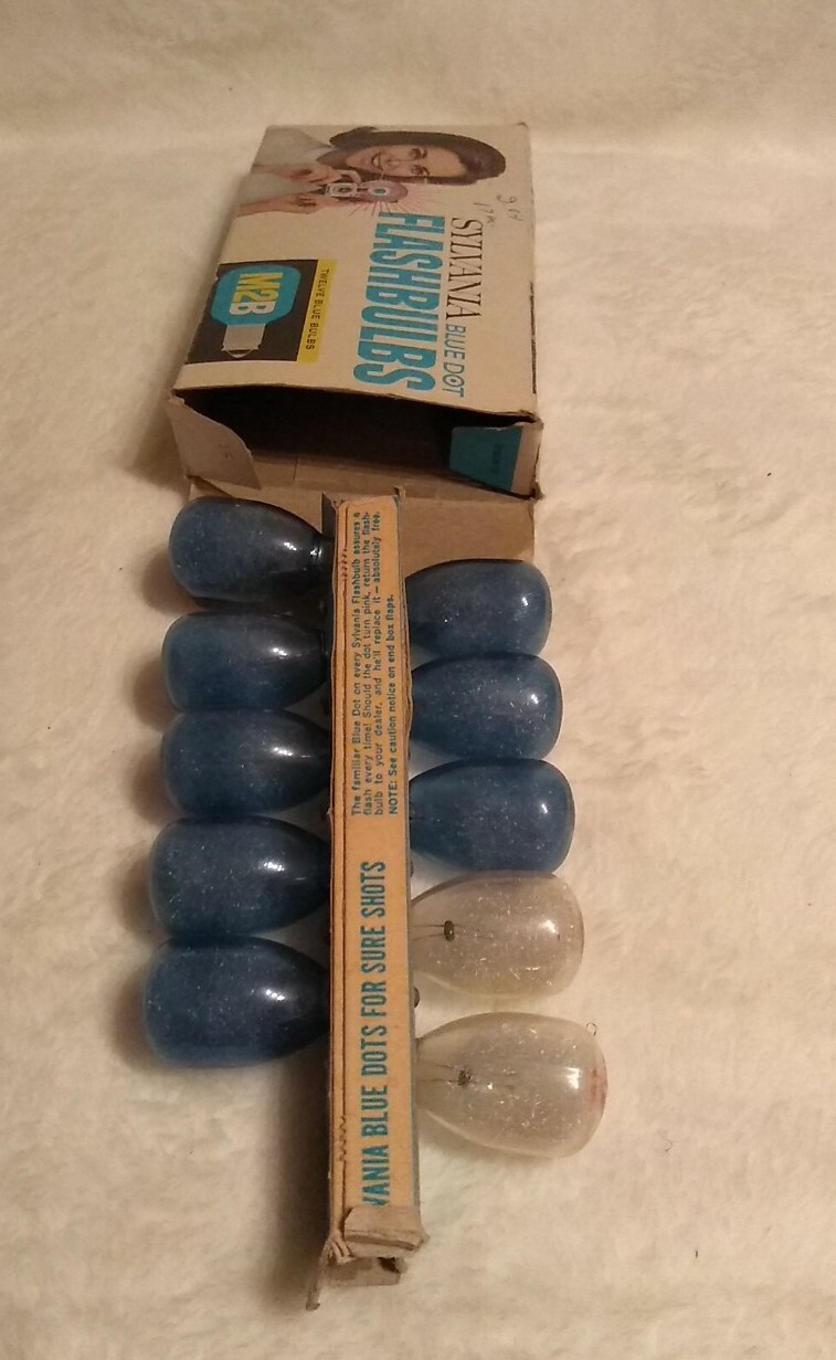 Sylvania Blue Dot Flashbulbs M2B Set Of 10 Unused Bulbs (8 Blue, 2 White)
