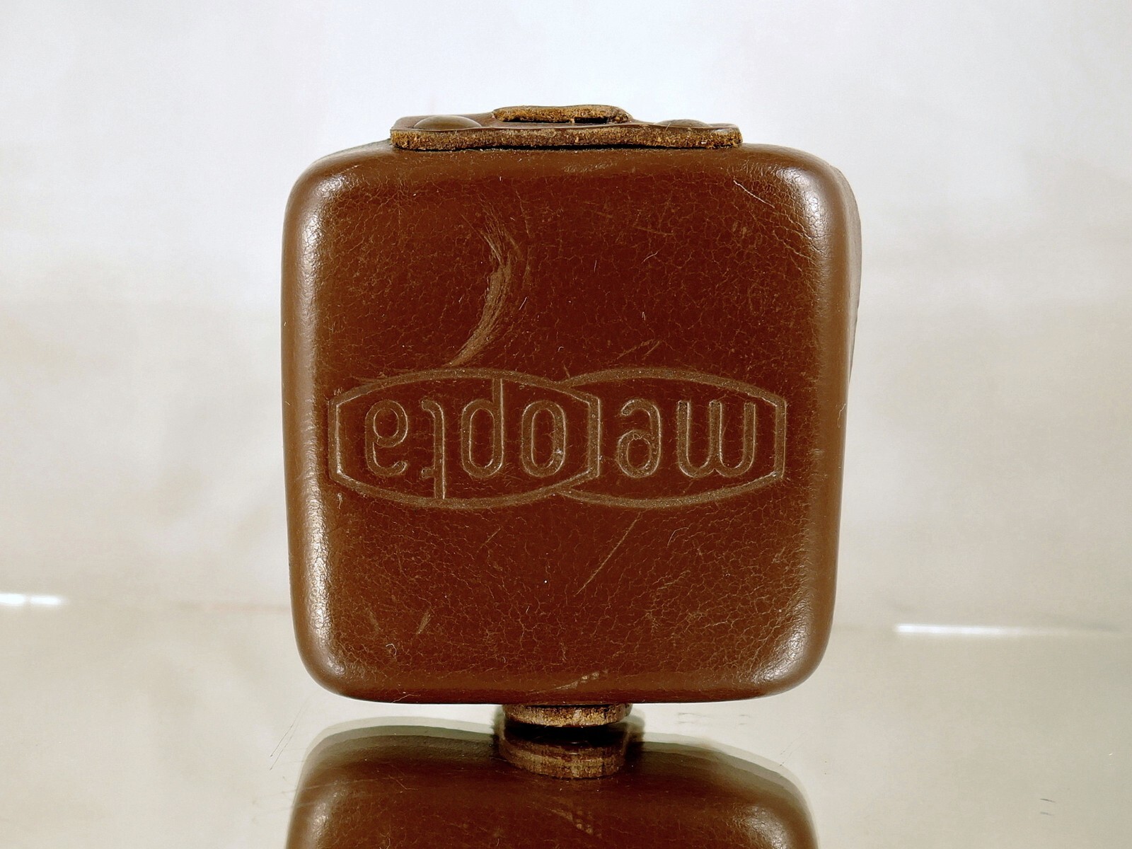 FLEXARET MEOPTA Leather box for a square lens hood B40 and four filters B36