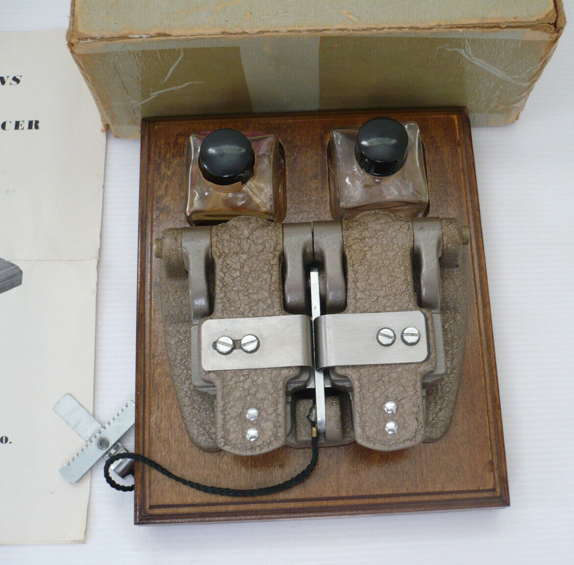 Vintage Keystone 8mm & 16mm Splicer Model D-18 w/Bottles, Instructions, Box