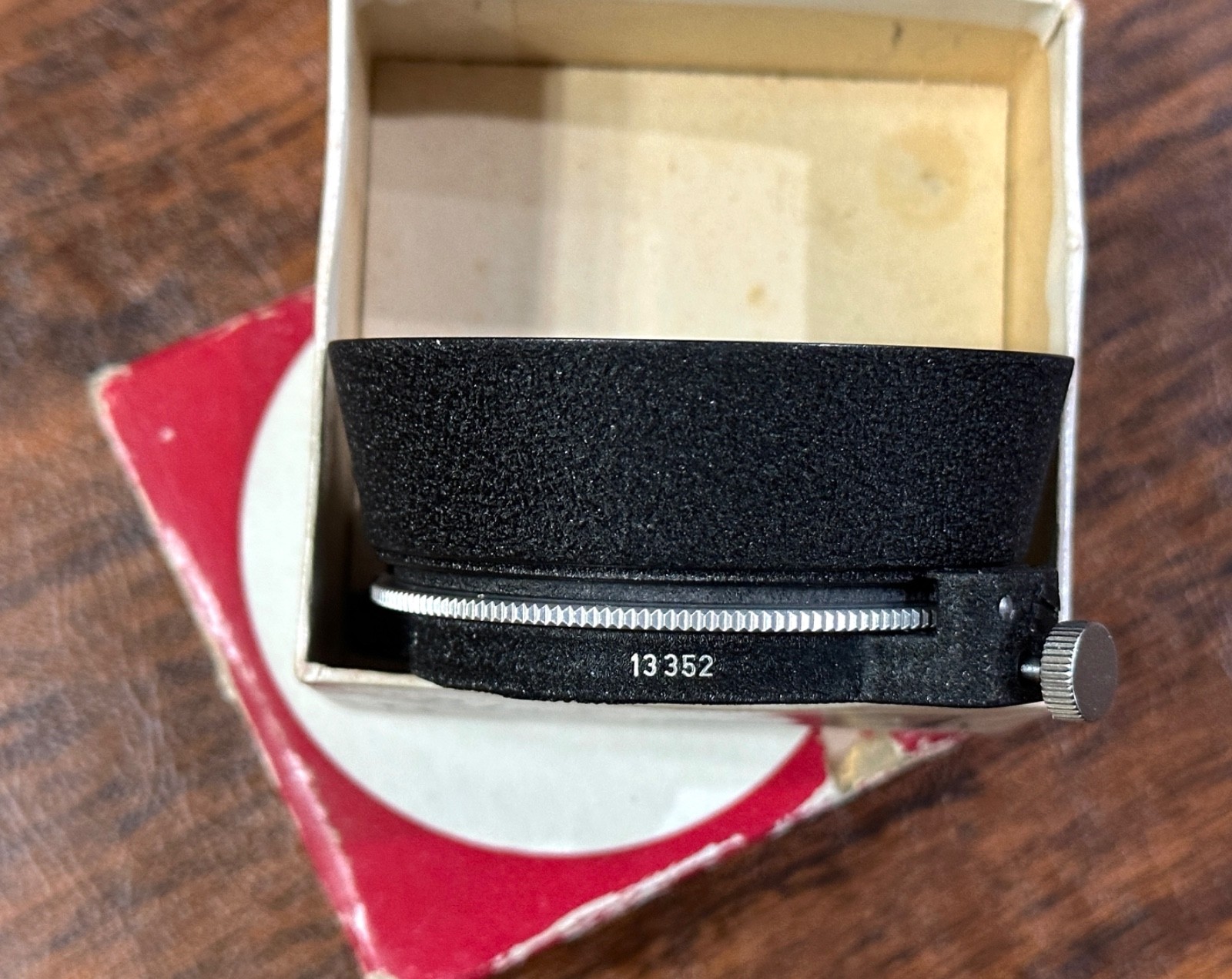 LEITZ WETZLAR 13352 SWING OUT Polarizer HOOD FOR LEICA M CAMERAS