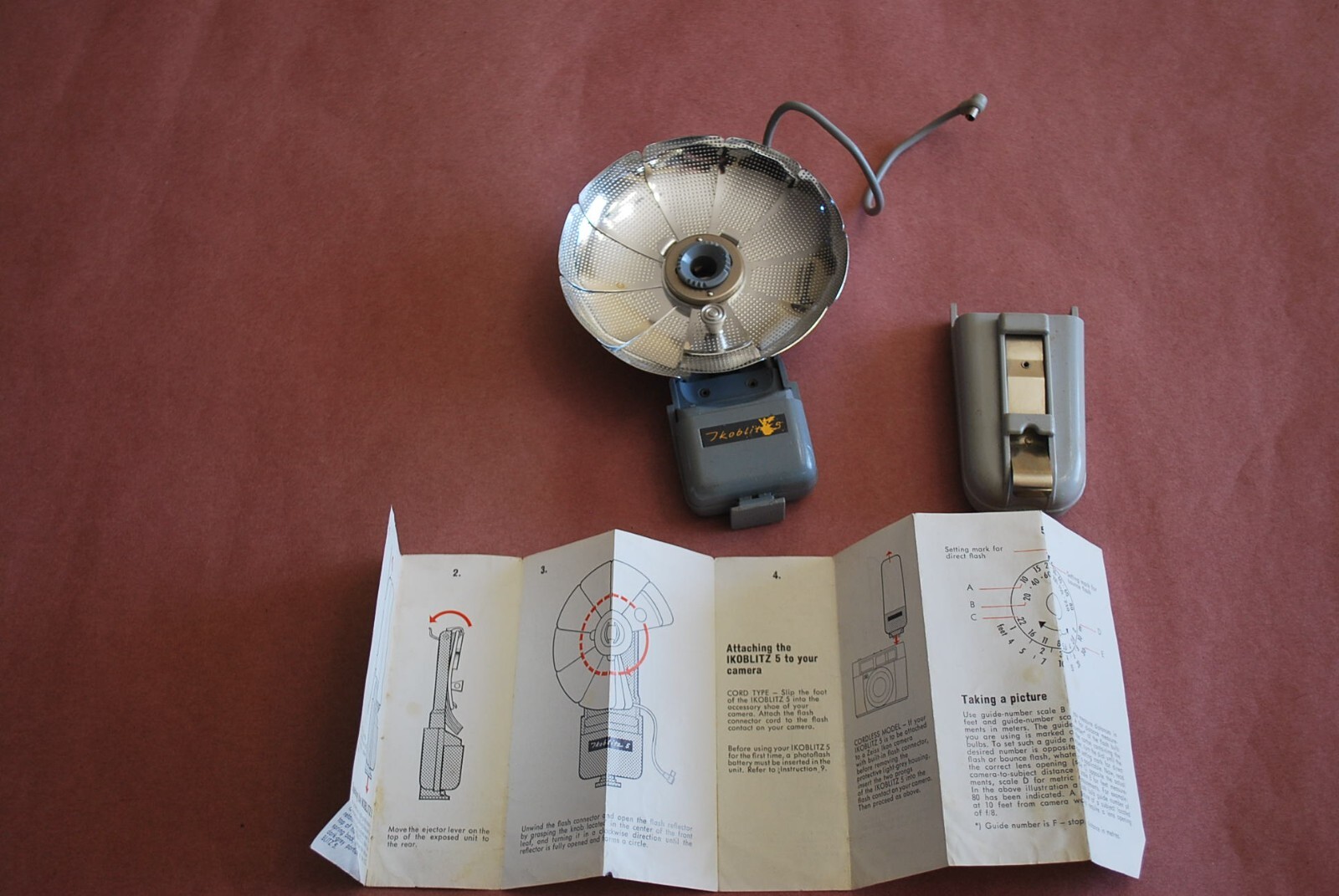 Vintage Zeiss Ikon Ikoblitz 5 Vintage Flash with Original Manual