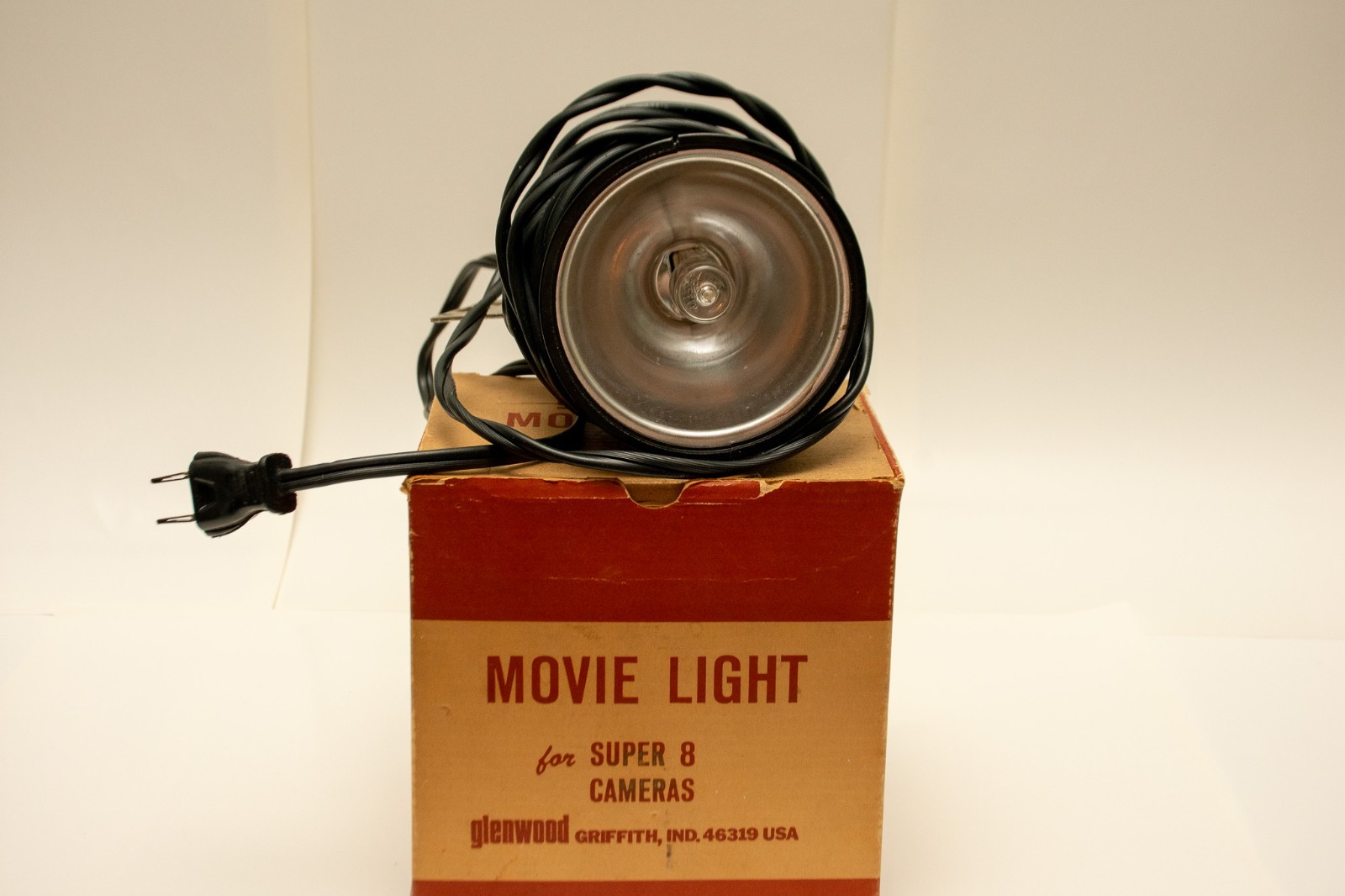 Vintage Glenwood Movie light for Super 8 cameras model G650, vintage lighting