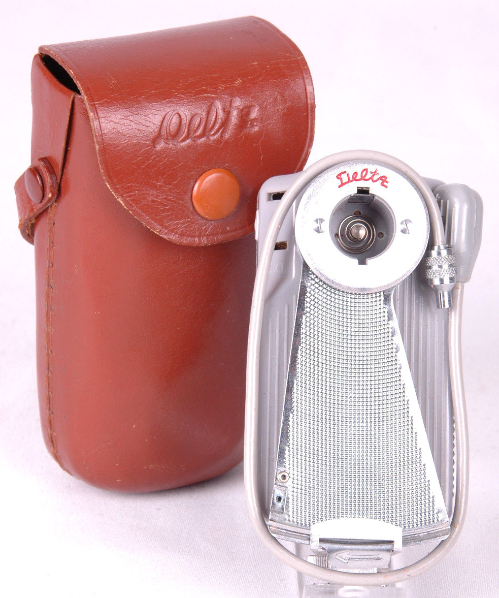 DELTA FAN OUT FLASH BULB UNIT-Brown Leather Case-Sync Cord-Vtg Photography