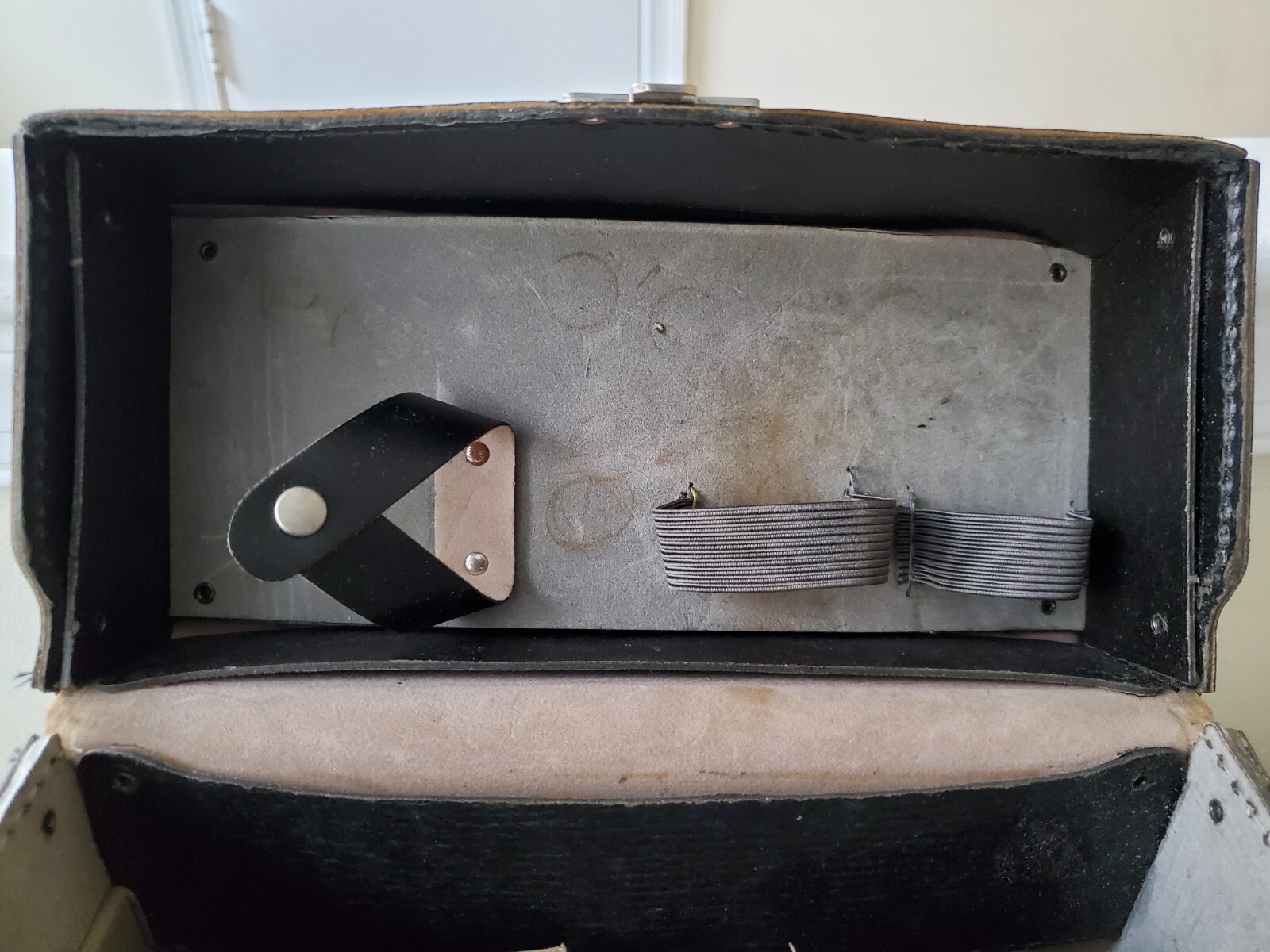 Vtg Heavy Photographers Cam Accessories Portable Leather Box W4/L8