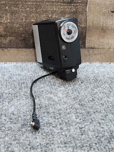 VIVITAR 202 Electronic Flash Auto Exposure for MV-1 Charger or SB-1 AC cord