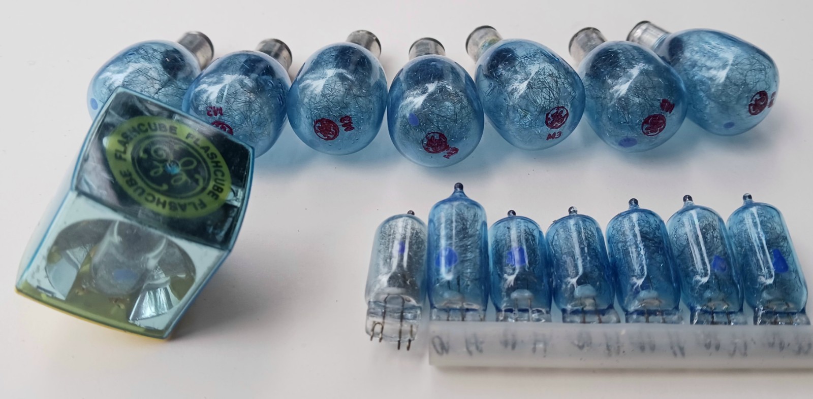 15 Peice Lot Sylvania Misc Size Flash Bulbs Blue Dot Camera Cube Vintage New GE