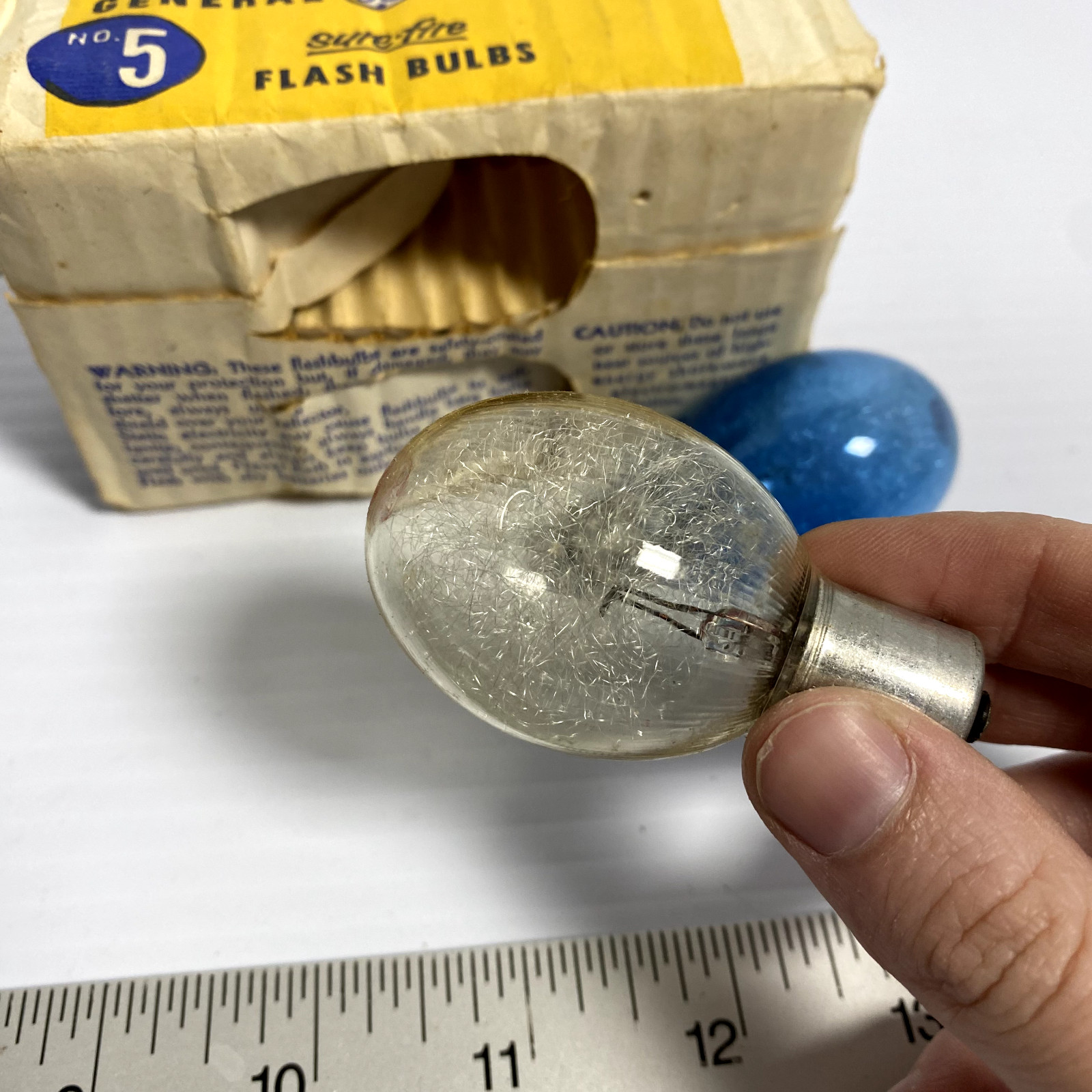 vintage Kodak STANDARD FLASHHOLDER in original box + GE Flash Bulbs (untested)