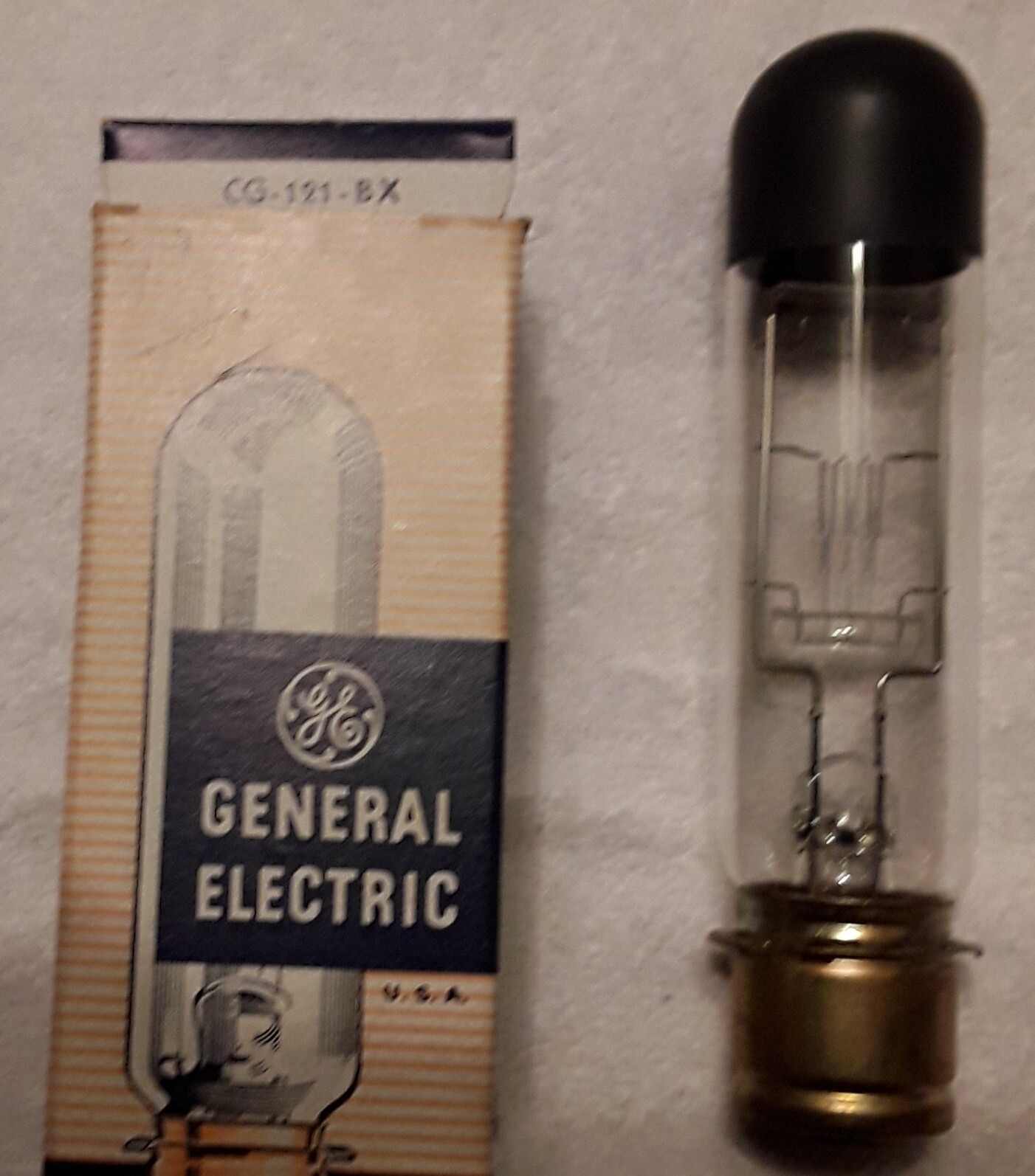 Vintage GE 300w 120v T10P Projection Lamp Projector Bulb CG-121-BX