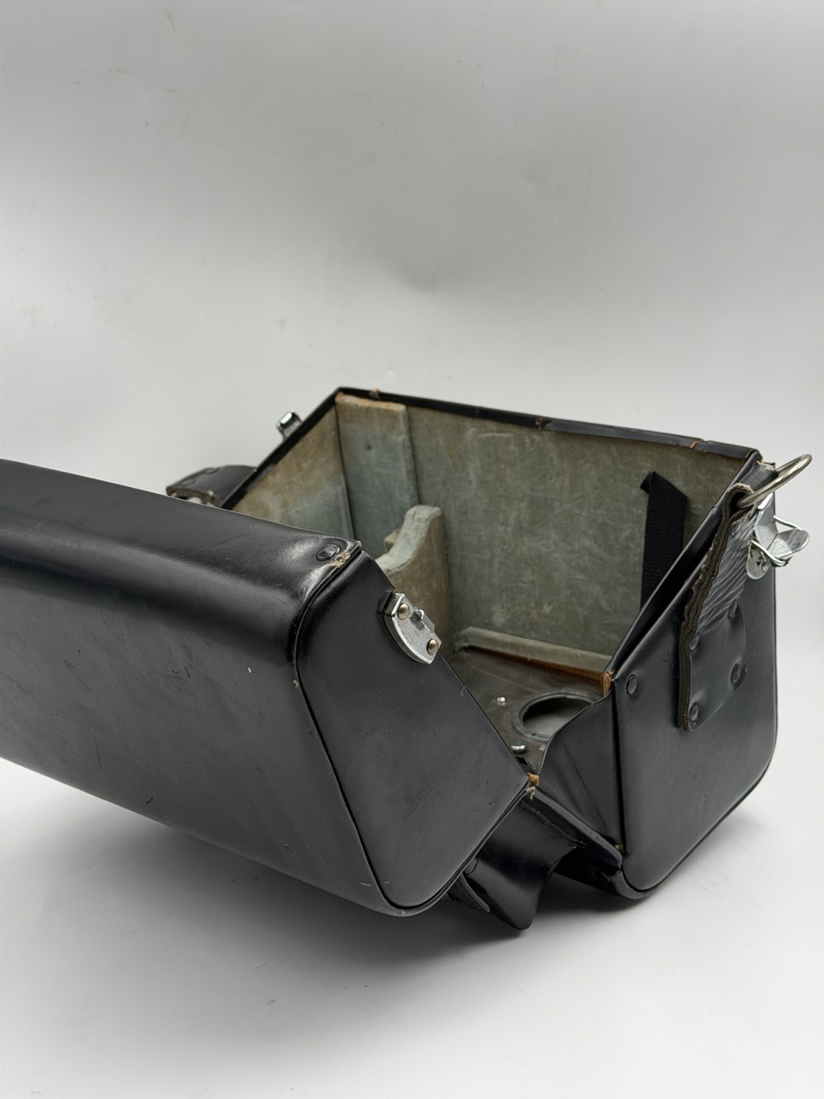 VINTAGE NIKON FB-5 BLACK LEATHER CAMERA CASE WITH BUILT IN LENS HOLDER