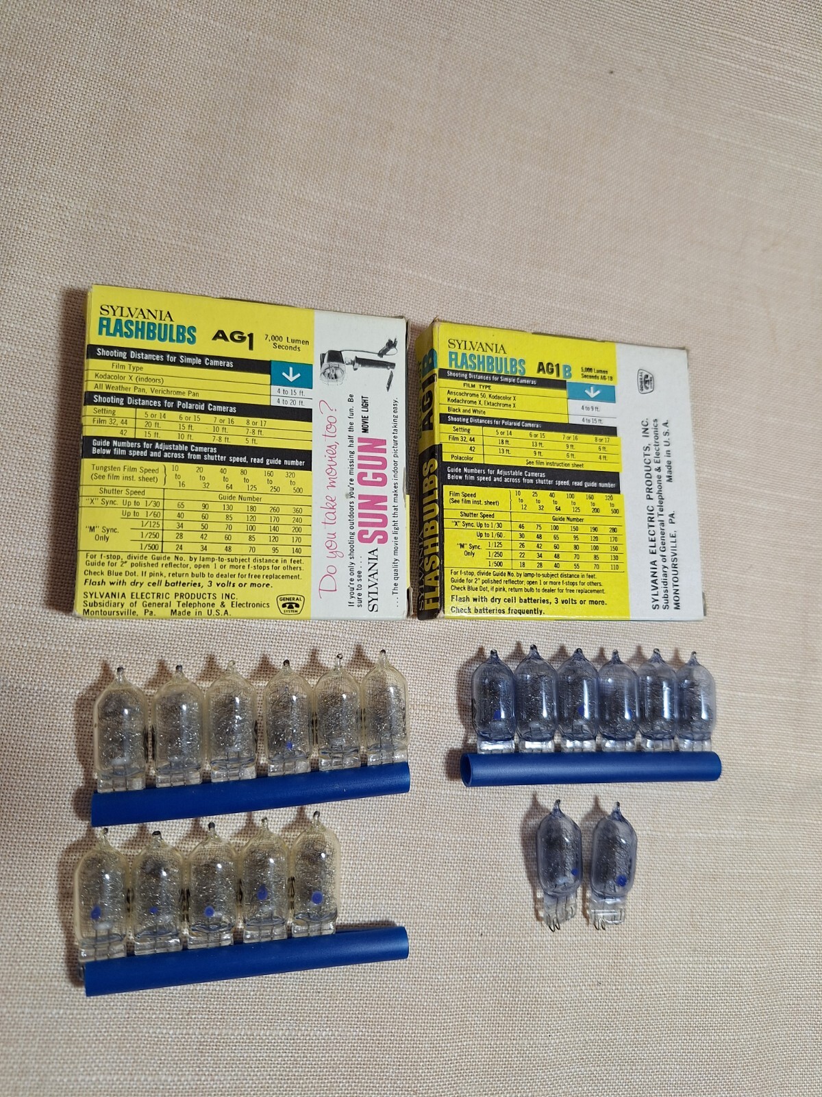 Vtg Sylvania Flashbulbs 11 Blue Dot AG1 and 8 AG1B NOS Made in USA 41R