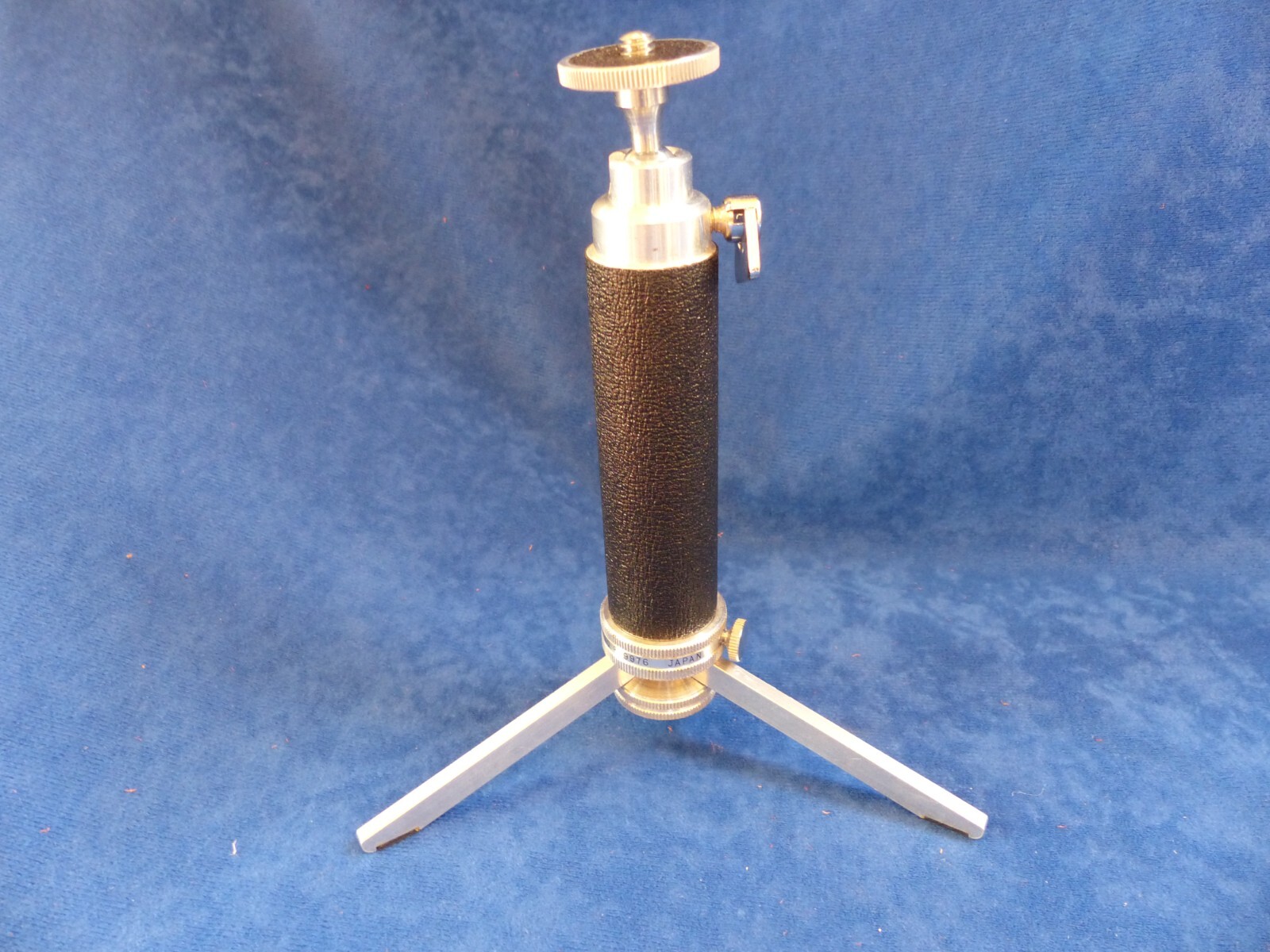 Vintage Samigon Minopod Tripod, 5-1/2 inch height, folding legs