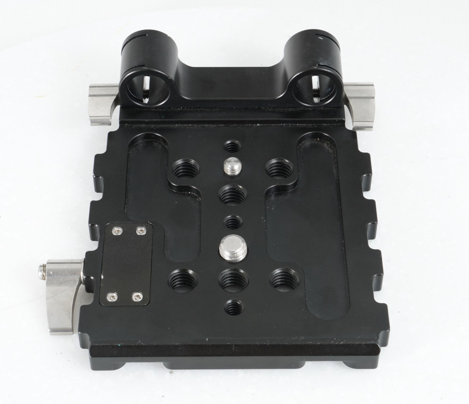 -CAMERA RIG BASEPLATE WITH SINGLE 15MM ROD CLAMP