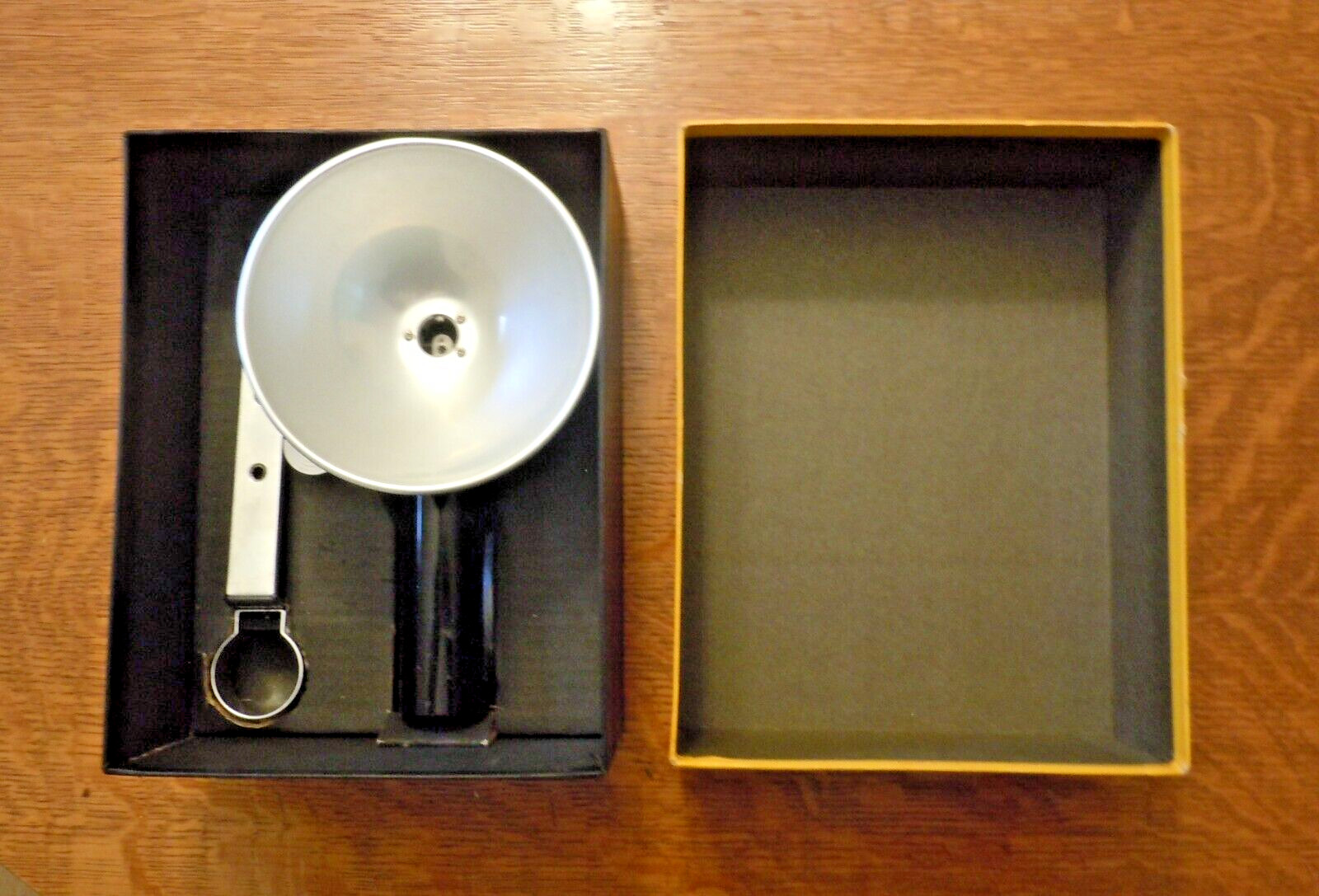Vintage Kodak Flasholder Model B with 29 replacement bulbs