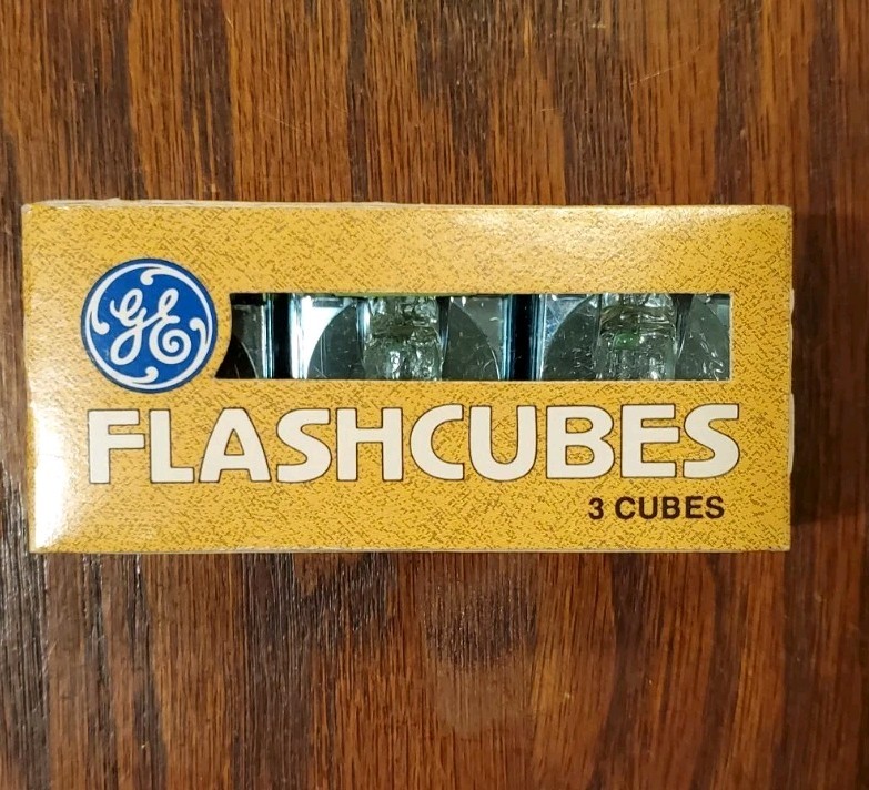 Huge Vintage Flash Lot -GE Flash cubes, Flip Flash, Sylvania AG1 Bulbs, Some NOS